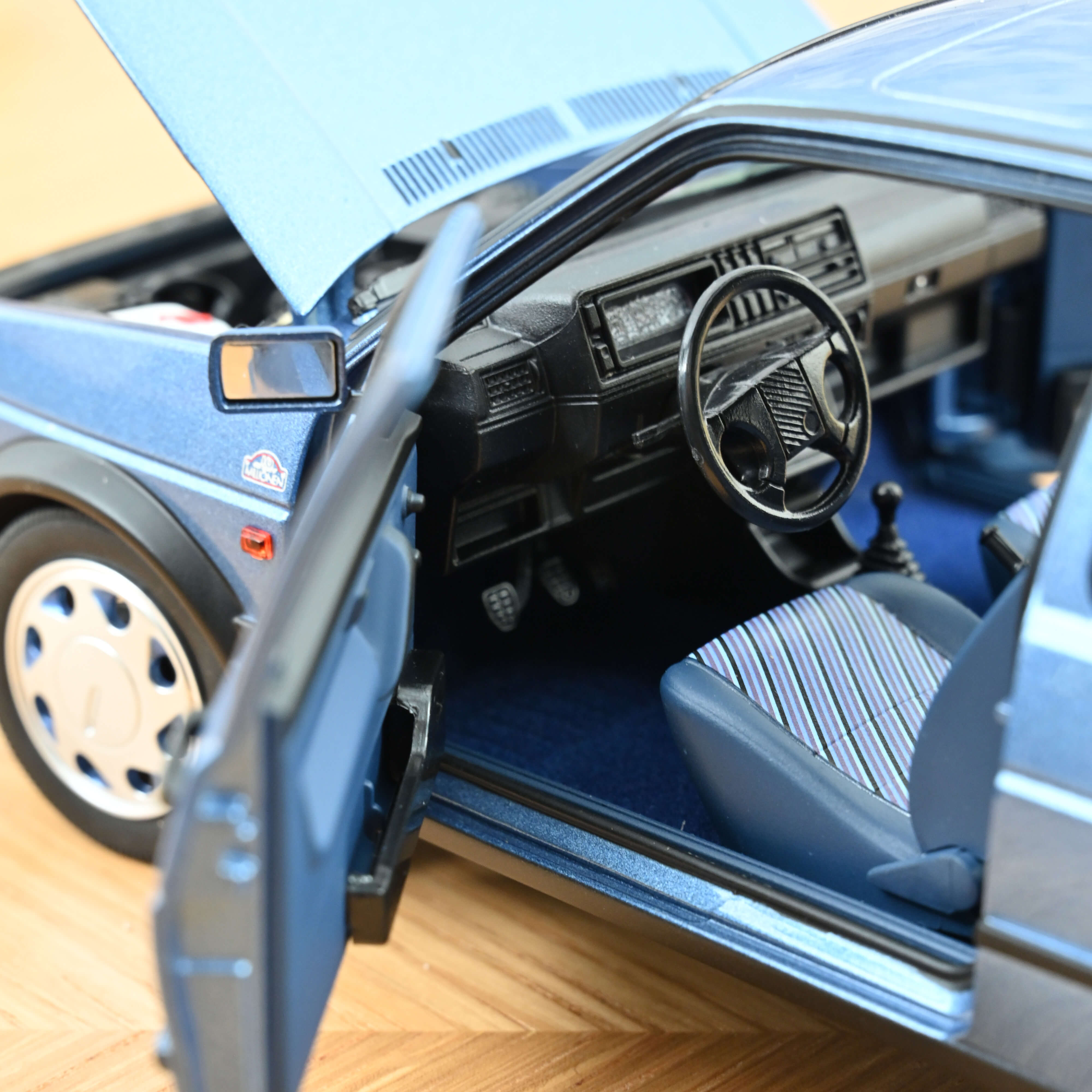 norev-vw-golf-10-million-1988-modellino-auto-1-18-blu-etoile-metallizzato image 5