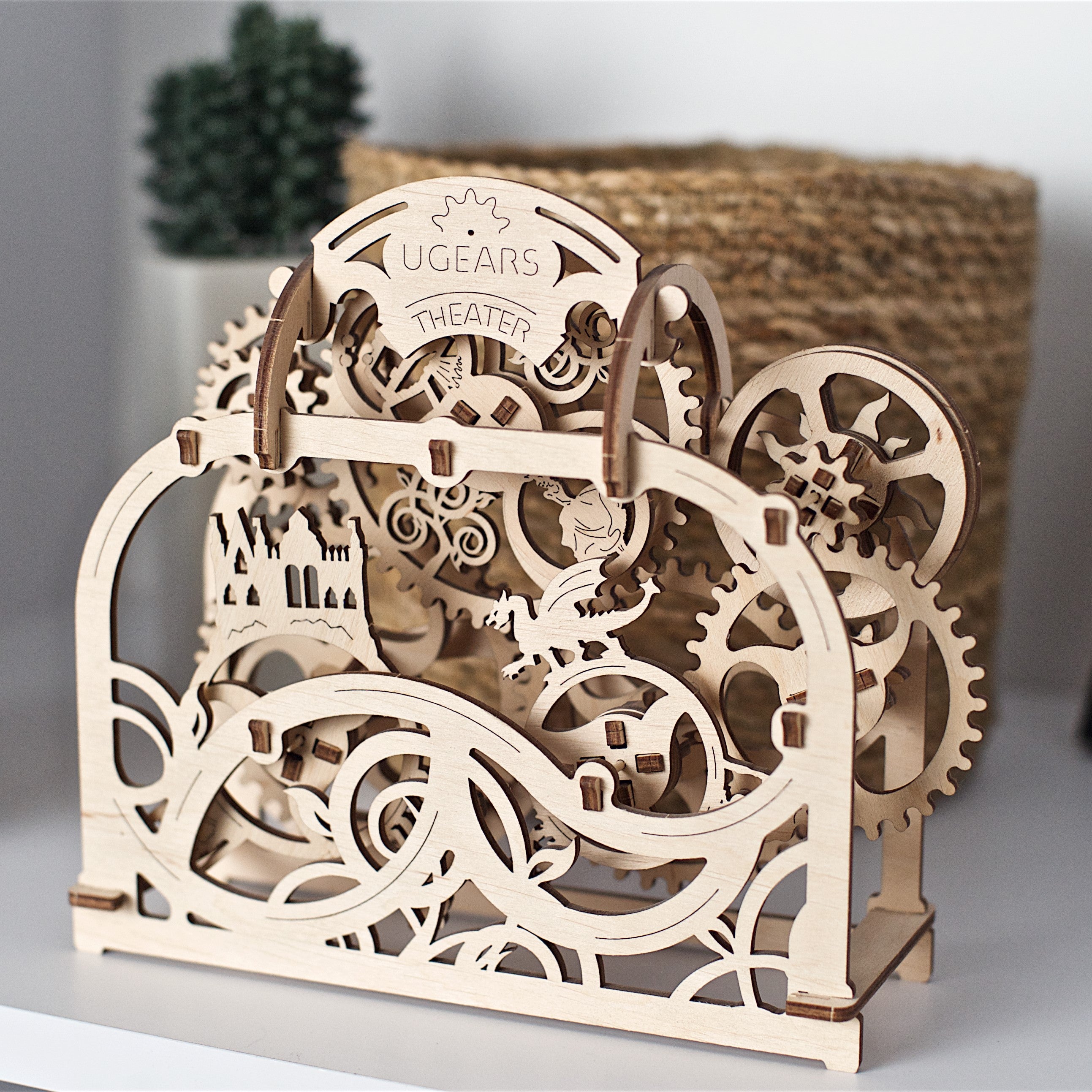 ugears-theater-teatro-meccanico-in-legno-con-personaggi-rotanti image 7