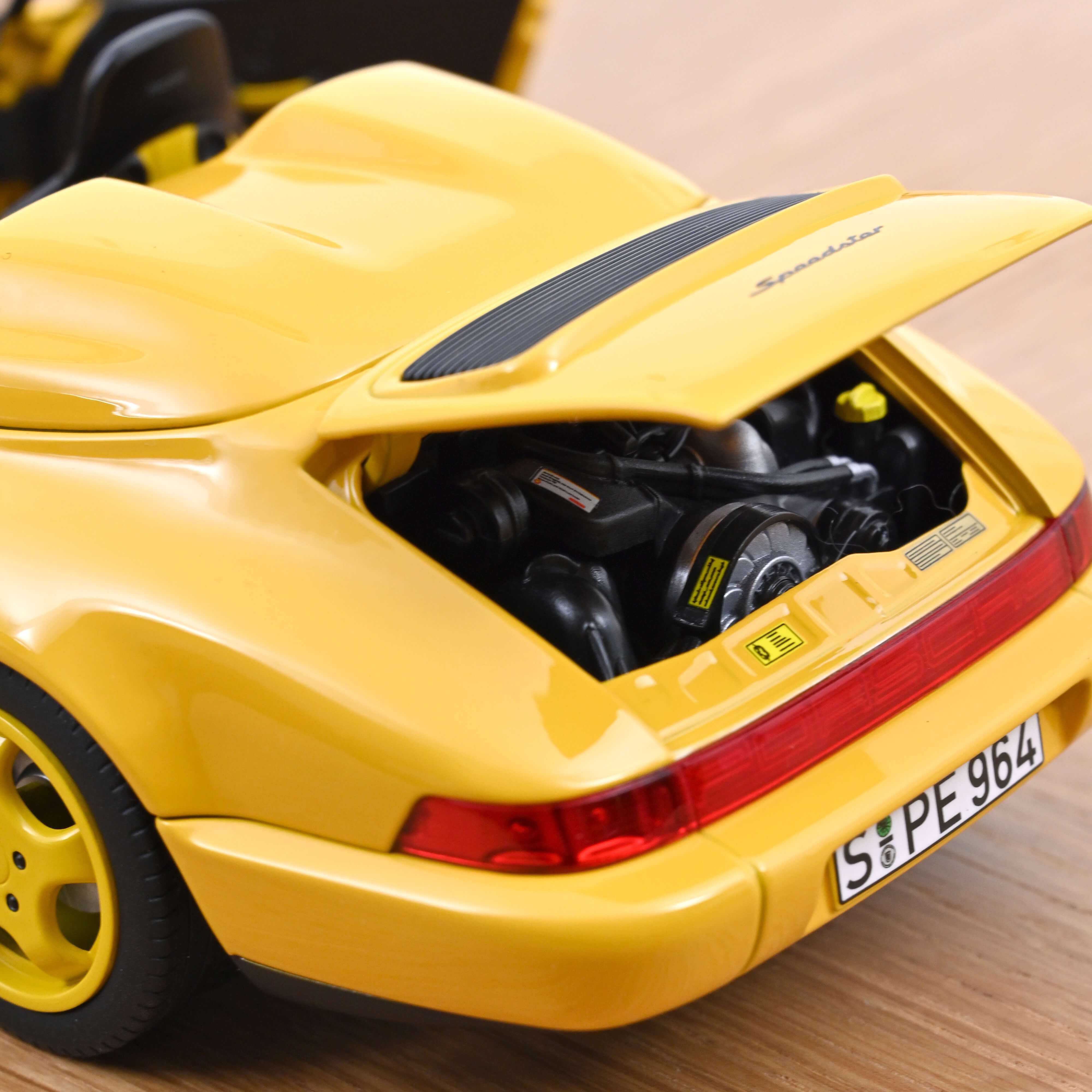 norev-porsche-911-speedster-1993-jaune-speed-modellino-auto-1-18 image 5