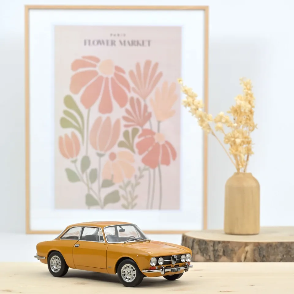 norev-alfa-romeo-1750-gtv-1970-giallo-ocra-1-18-modellino image 1