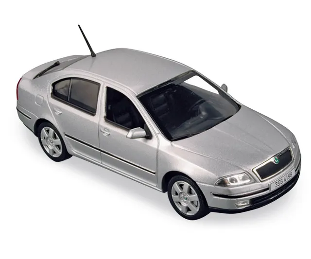 norev-skoda-octavia-berlina-modellino-auto-1-43-argento image 1