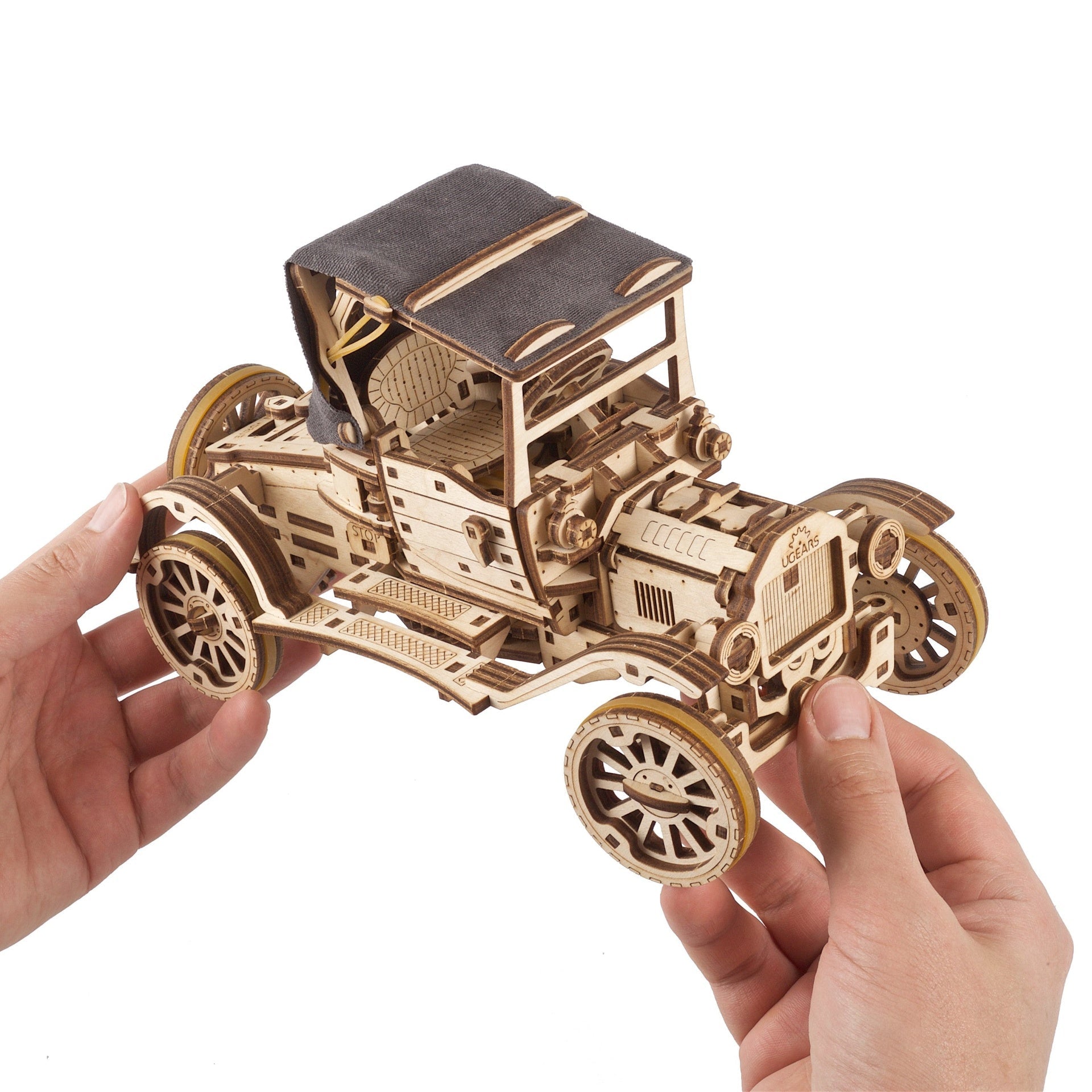 ugears-retro-car-ugr-t-modellino-meccanico-in-legno-da-costruire-con-motore-a-mo image 4