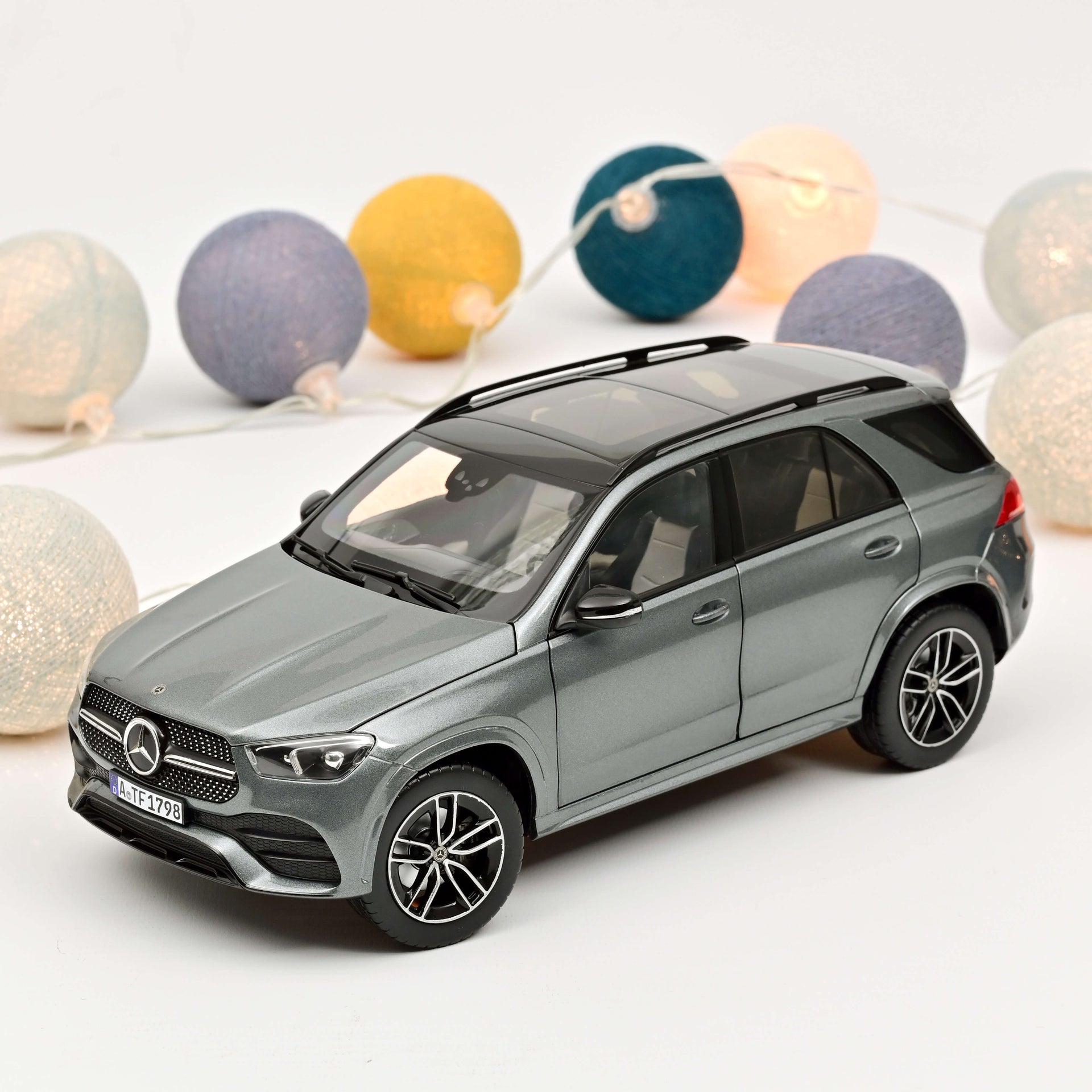norev-mercedes-benz-gle-2019-modellino-auto-1-18-grigio-metallizzato image 1