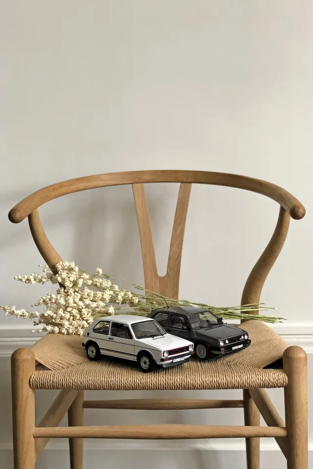 norev-vw-golf-gti-1990-modellino-auto-1-18-grigio-metallizzato image 1