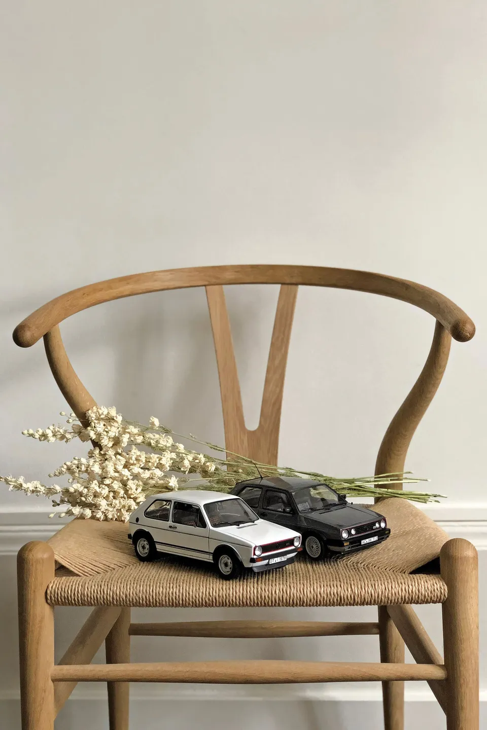 norev-vw-golf-gti-1990-modellino-auto-1-18-grigio-metallizzato image 1
