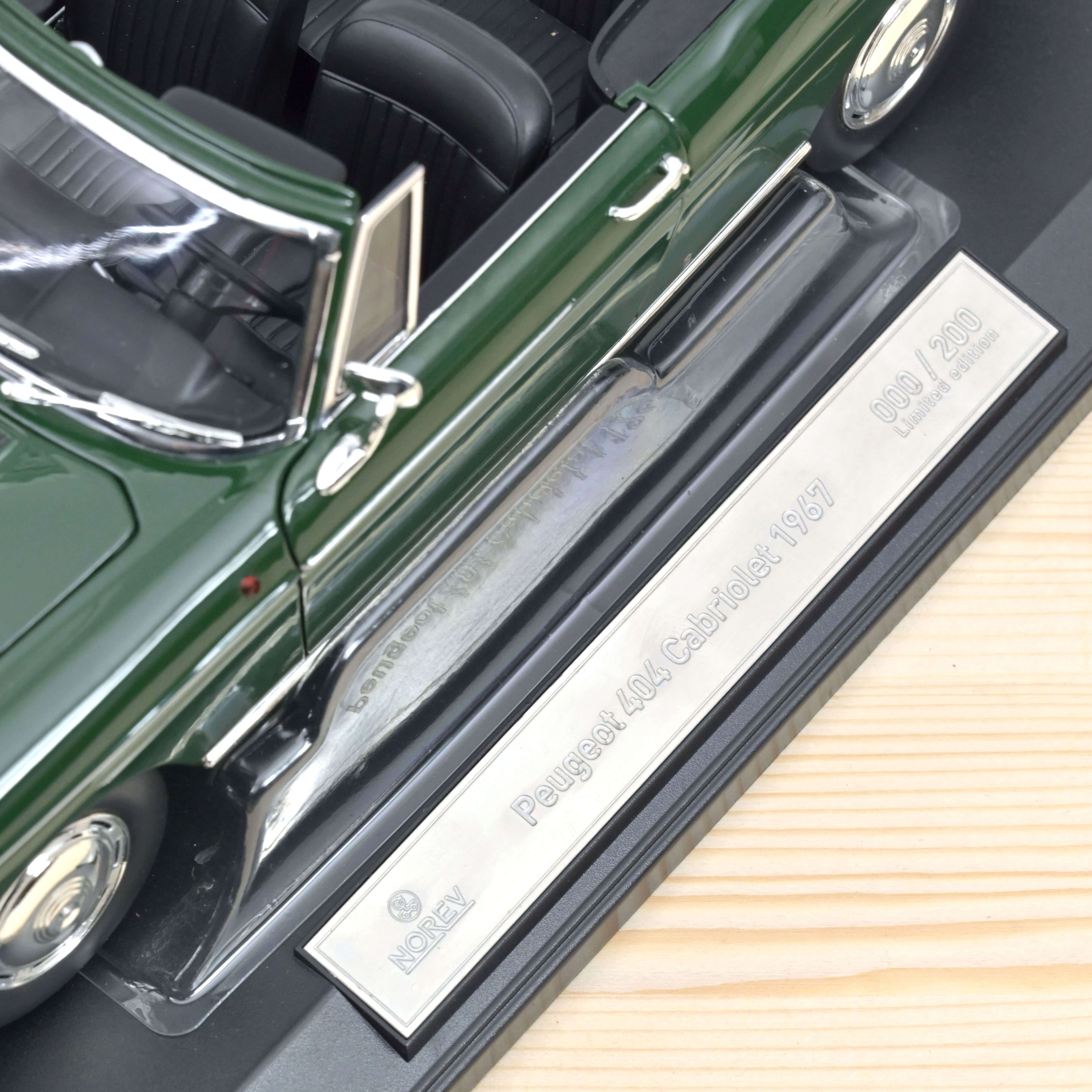 norev-peugeot-404-cabriolet-1967-modellino-auto-1-18-verde-antico-200pcs image 5