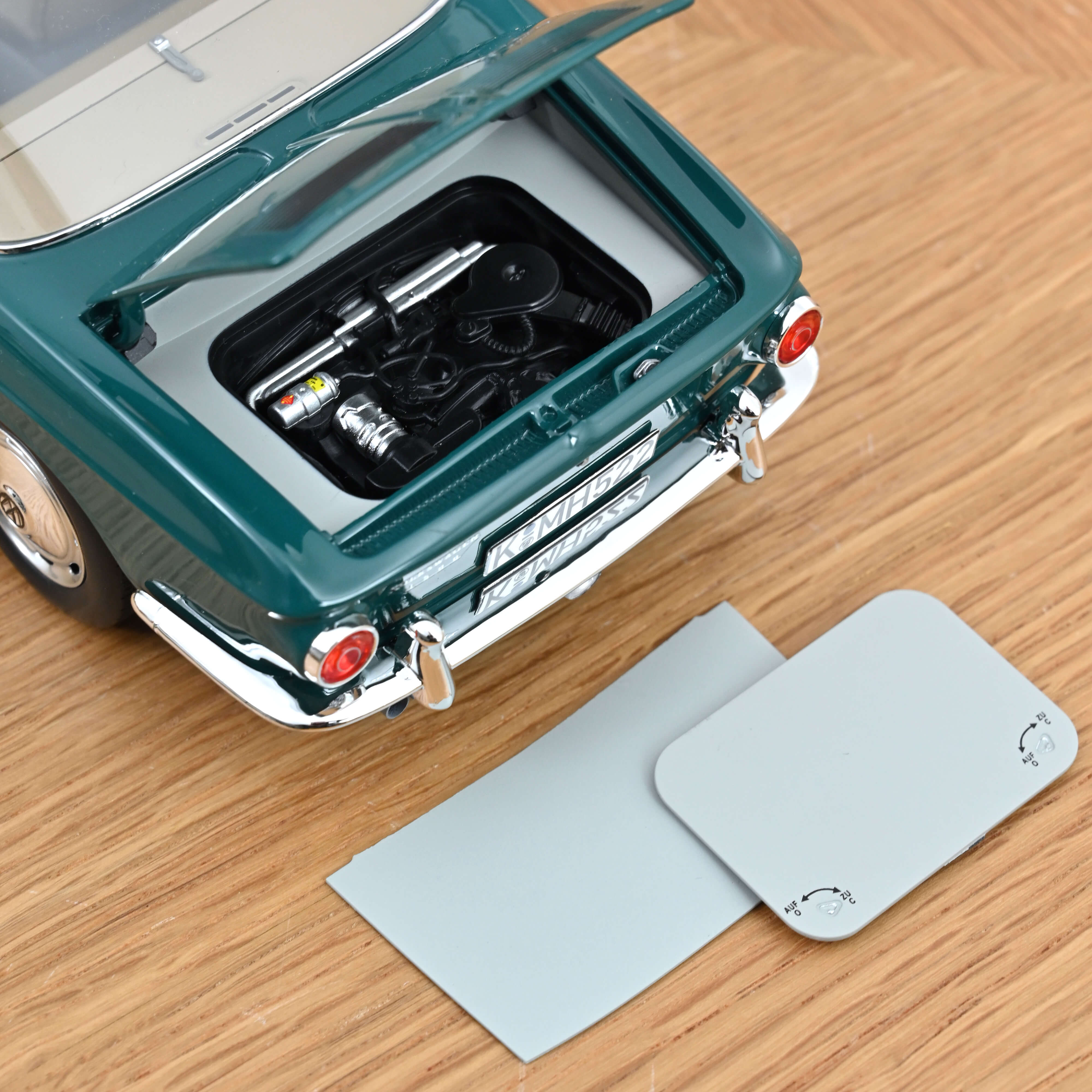 norev-vw-karmann-ghia-1500-1963-modellino-auto-1-18-verde-smeraldo image 6