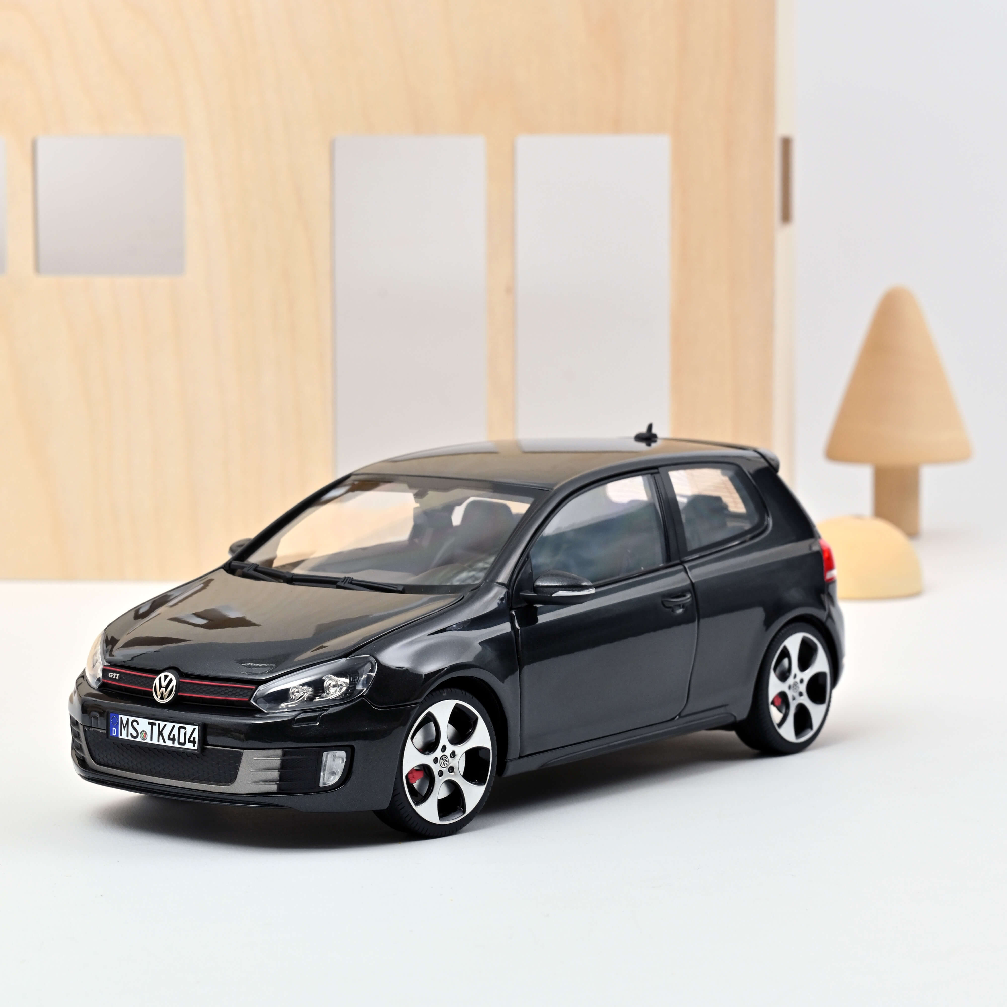 norev-vw-golf-gti-2009-modellino-auto-1-18-gris-metallise image 1
