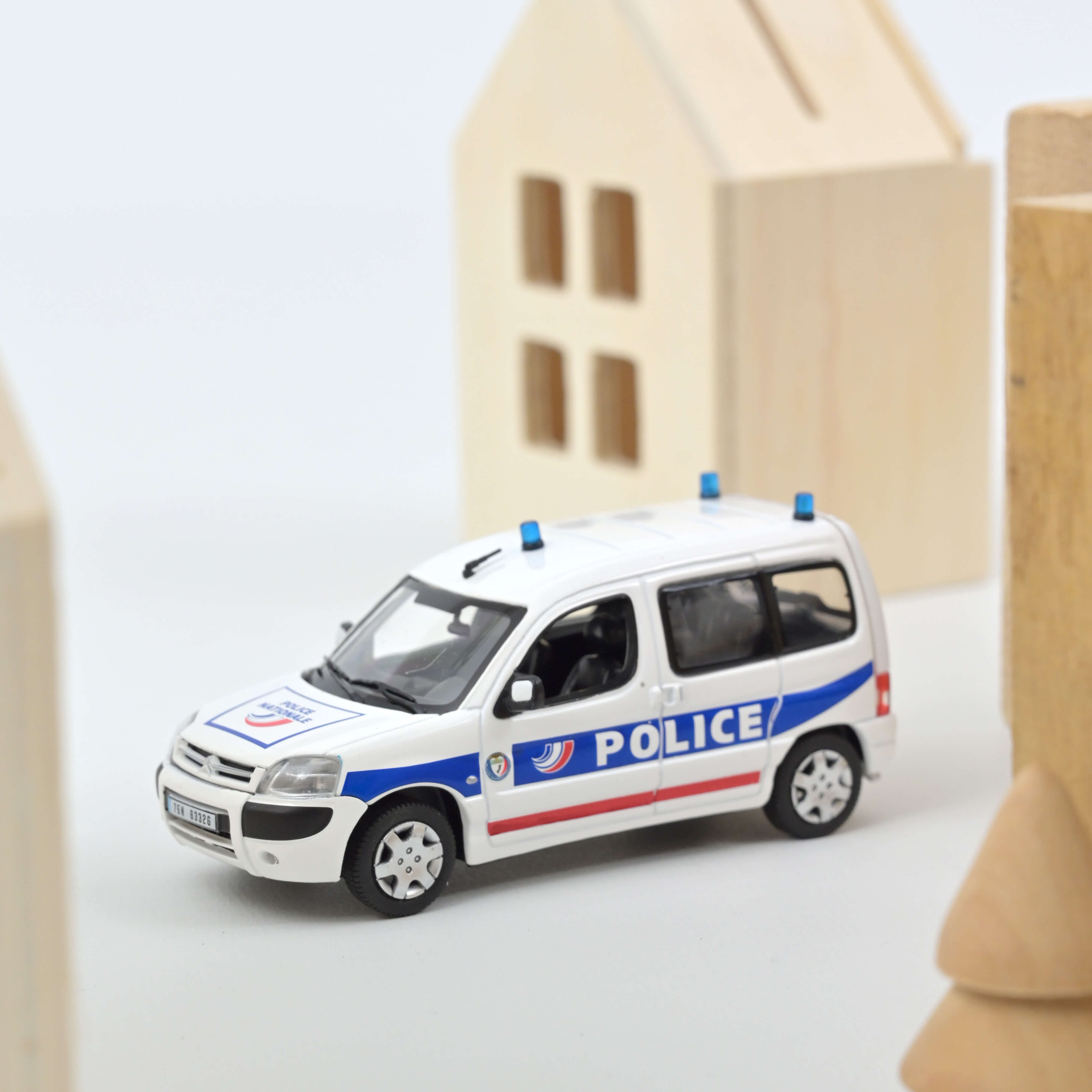 norev-citro-n-berlingo-2004-police-brigade-fluviale-modellino-1-43 image 1