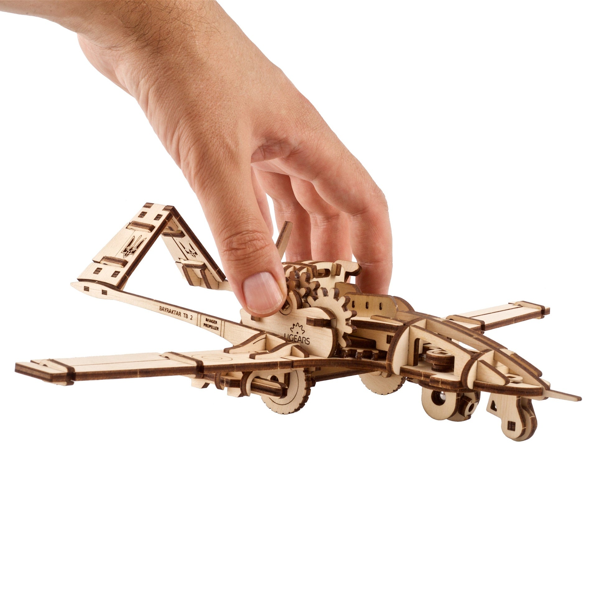 ugears-bayraktar-tb2-combat-drone-modello-in-legno-3d-da-assemblare image 4