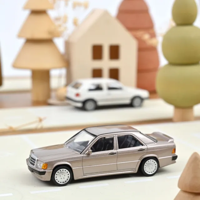 norev-mercedes-benz-190e-2-3-16-1984-modellino-1-43-beige-metallizzato image 1