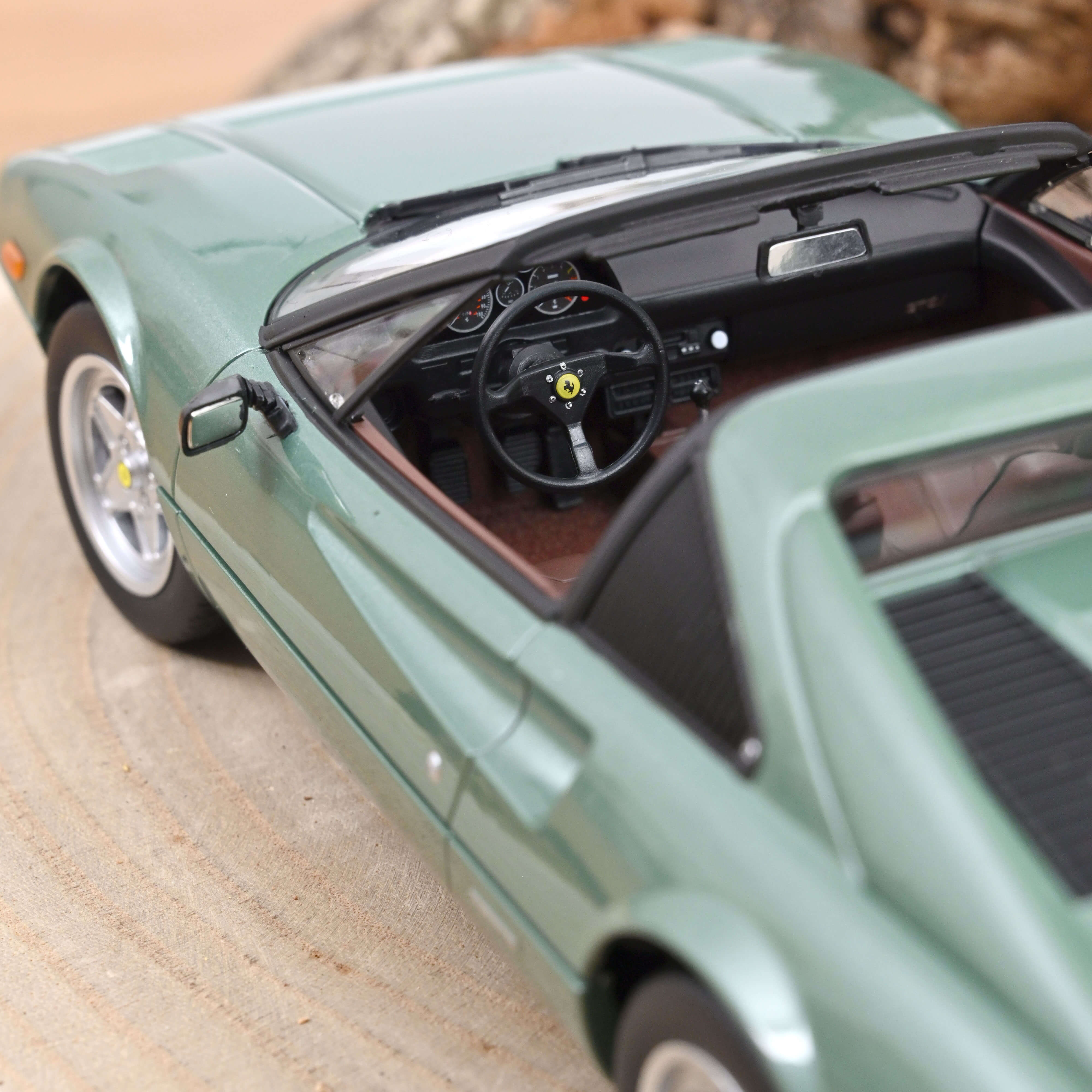 norev-ferrari-308-gts-1982-verde-medio-1-18-edizione-limitata-200-pcs image 4