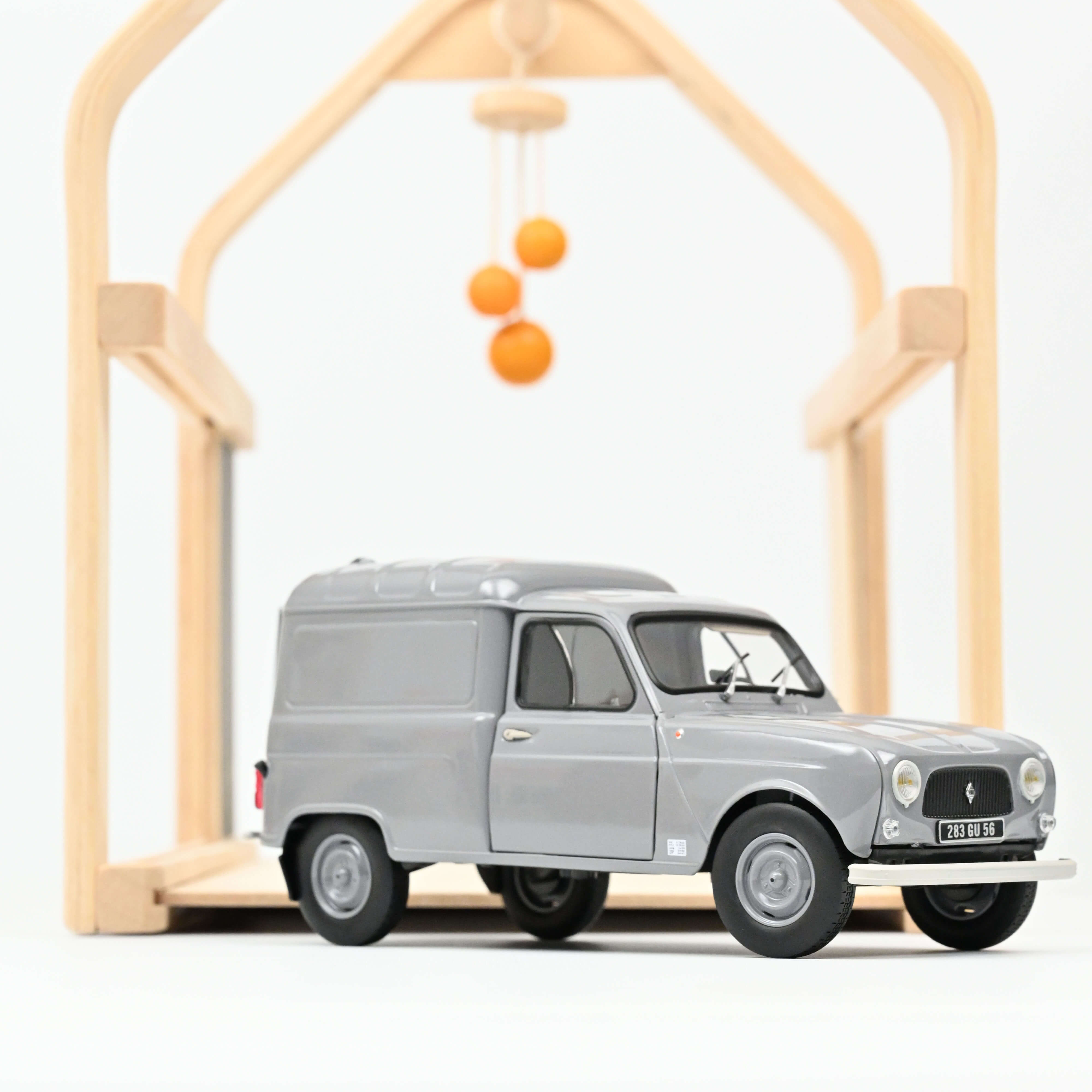 norev-renault-4-fourgonnette-1965-gris-modellino-auto-1-18 image 1