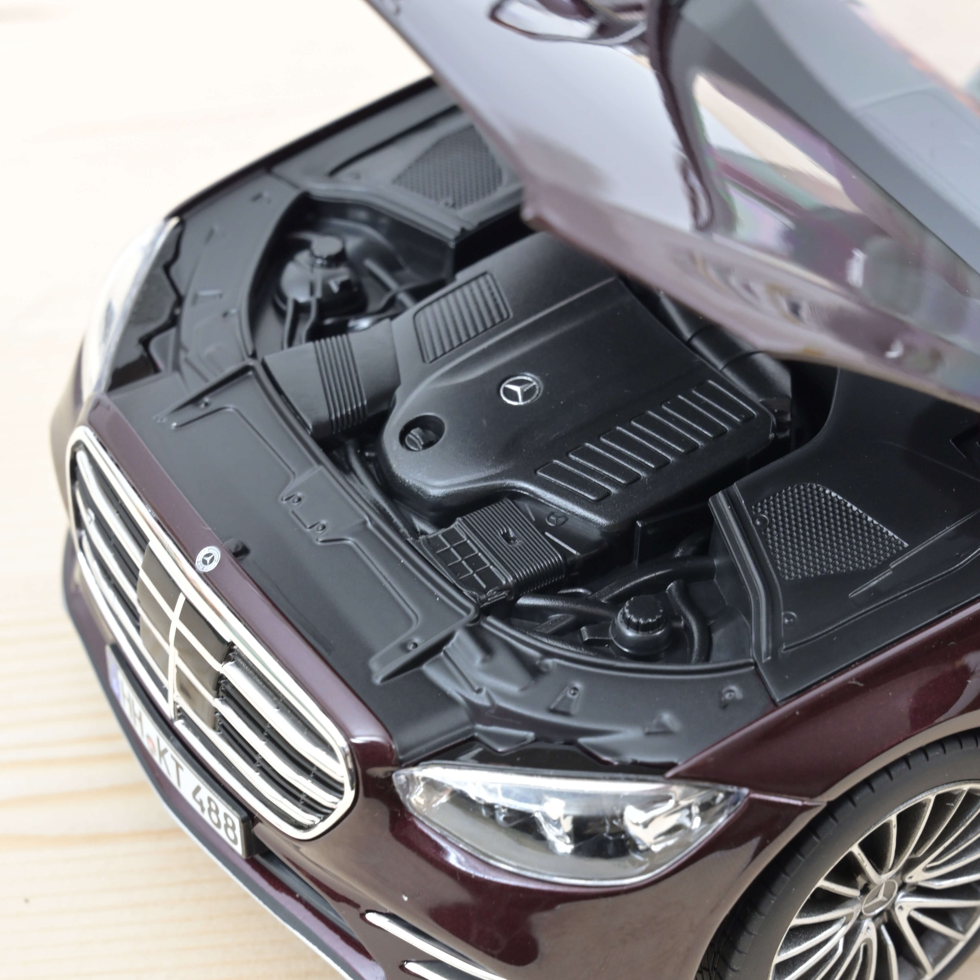 norev-mercedes-benz-classe-s-amg-line-2021-modellino-1-18-rosso-metallizzato image 3