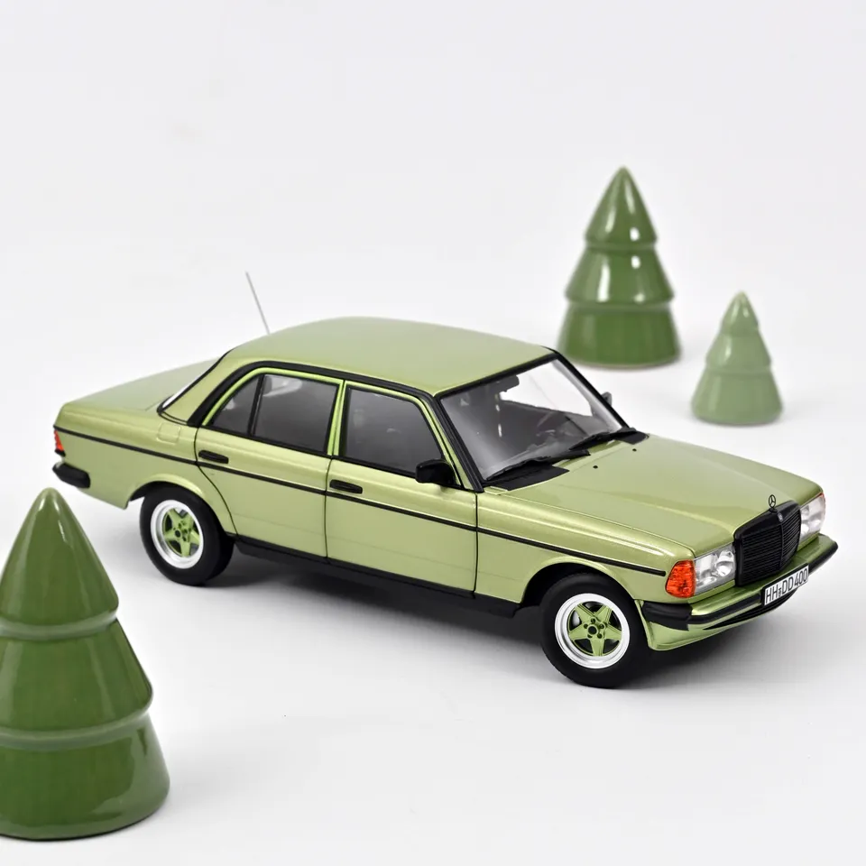 norev-mercedes-benz-200-amg-1984-modellino-auto-1-18-verde-argento-metallizzato image 1