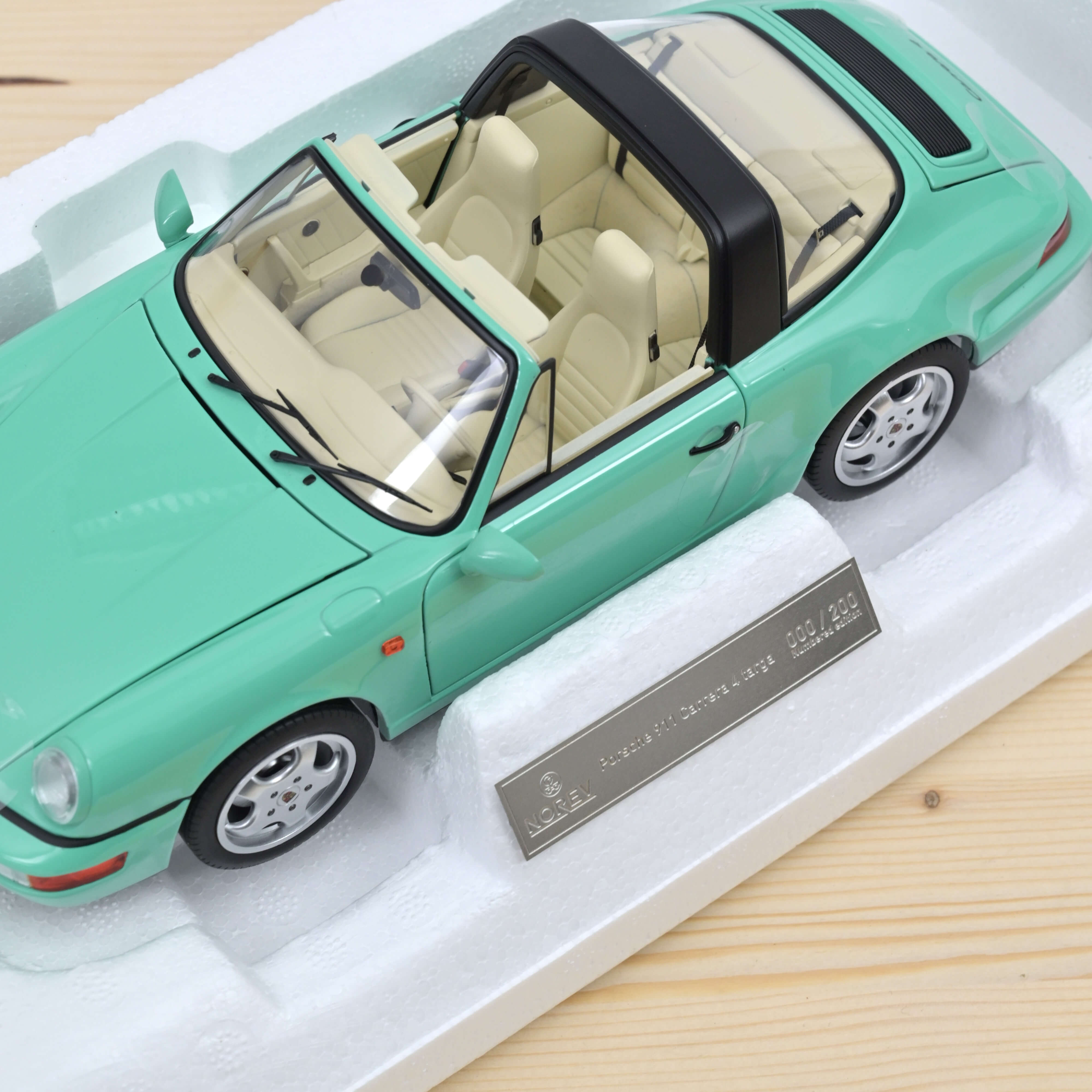 norev-porsche-911-carrera-4-targa-1991-verde-menta-1-18-200-pezzi image 5