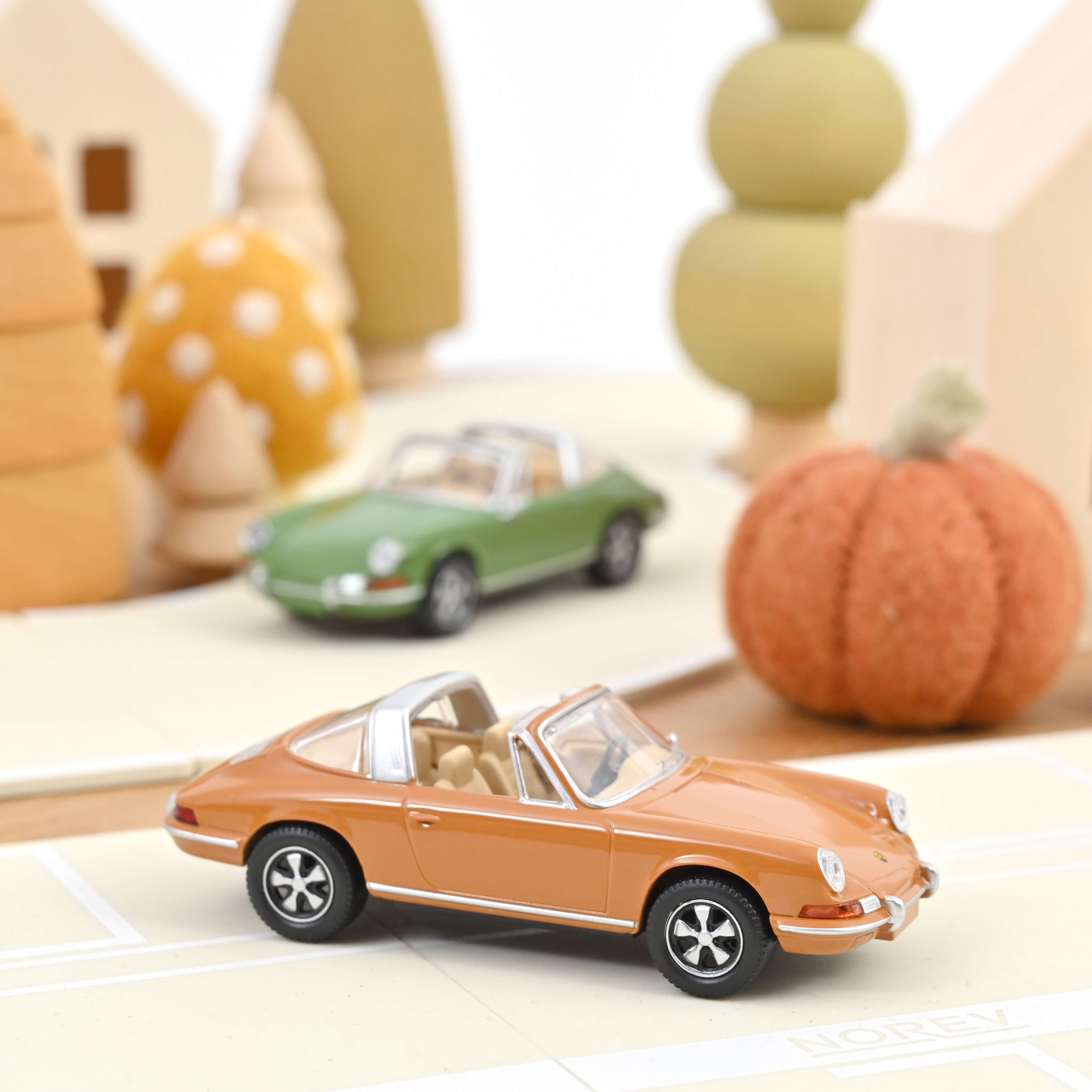 norev-porsche-911-targa-1969-brun-jet-car-1-43-modellino image 1