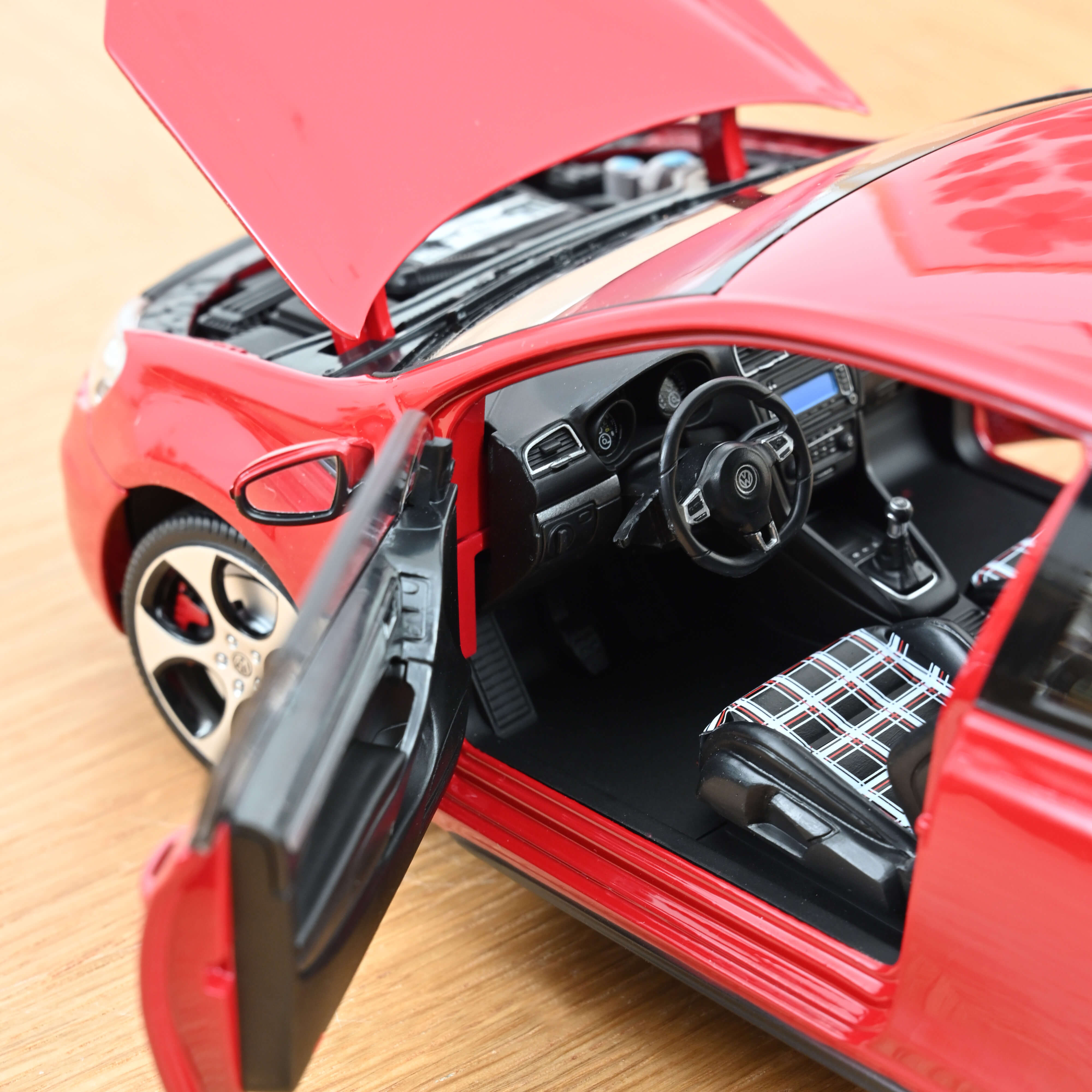 norev-vw-golf-gti-vi-2009-rosso-tornado-1-18 image 4