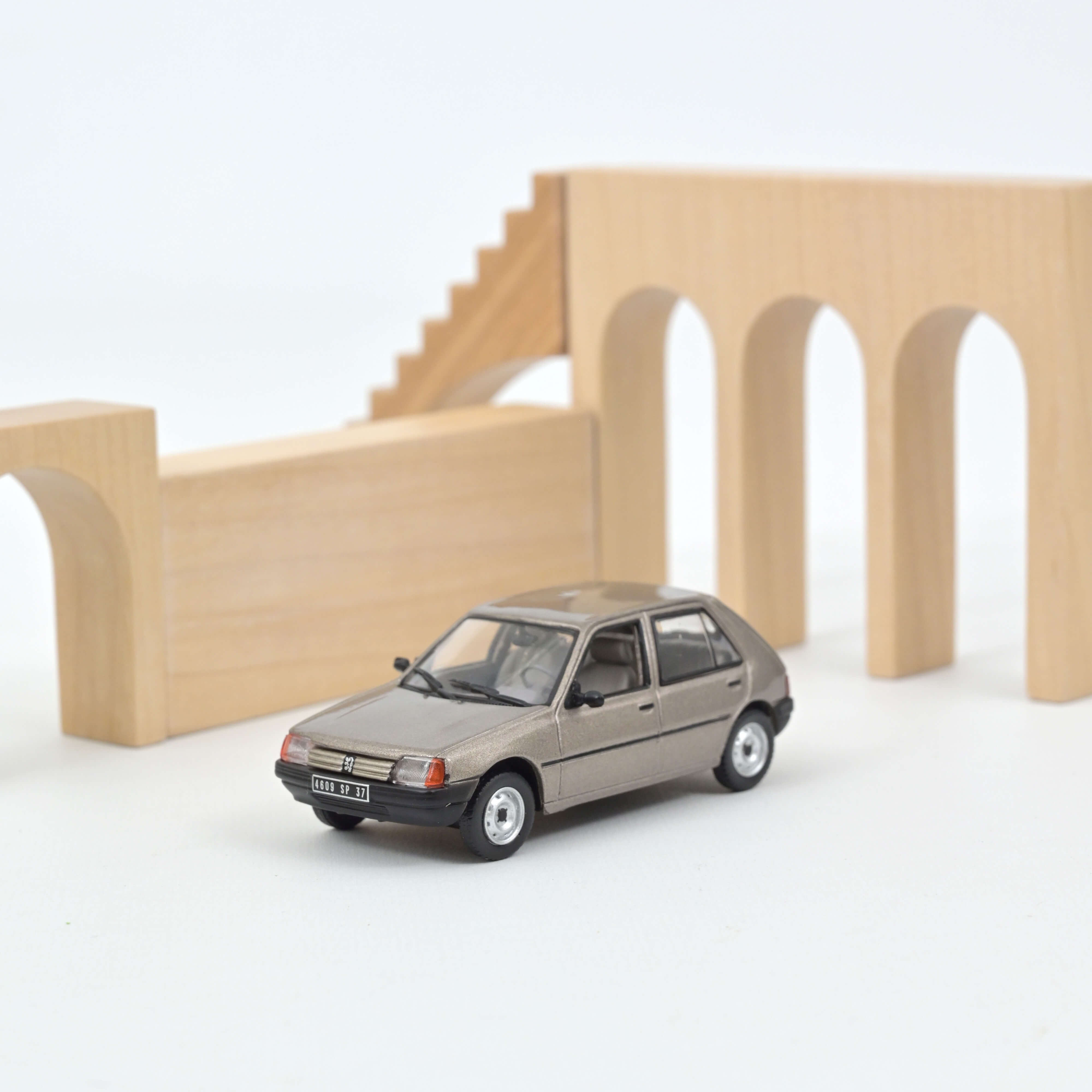 norev-peugeot-205-gl-1988-light-marron-m-tallique-1-43-youngtimer image 1
