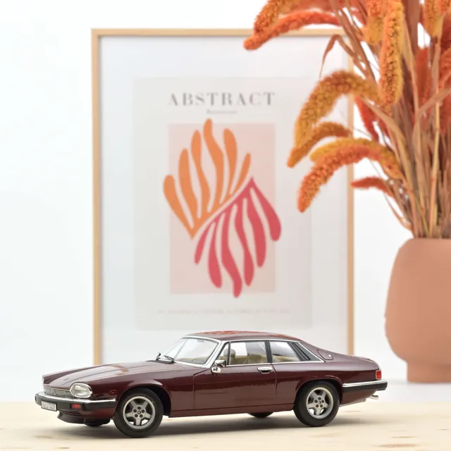 norev-jaguar-xj-s-5-3-h-e-coup-1982-modellino-auto-1-18-rosso-metallizzato-200pc image 1