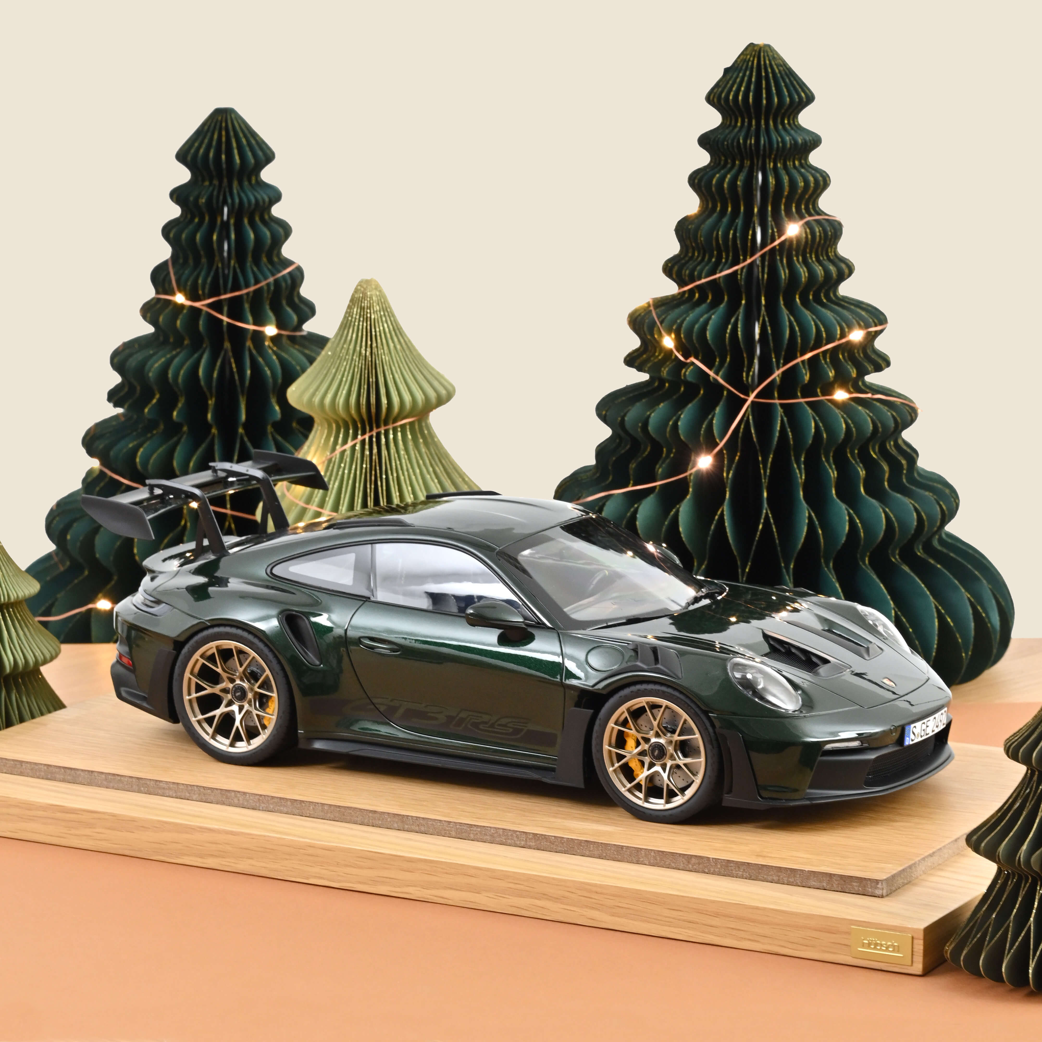 norev-porsche-911-gt3-rs-2022-1-12-verde-jet-metallizzato-nero image 2