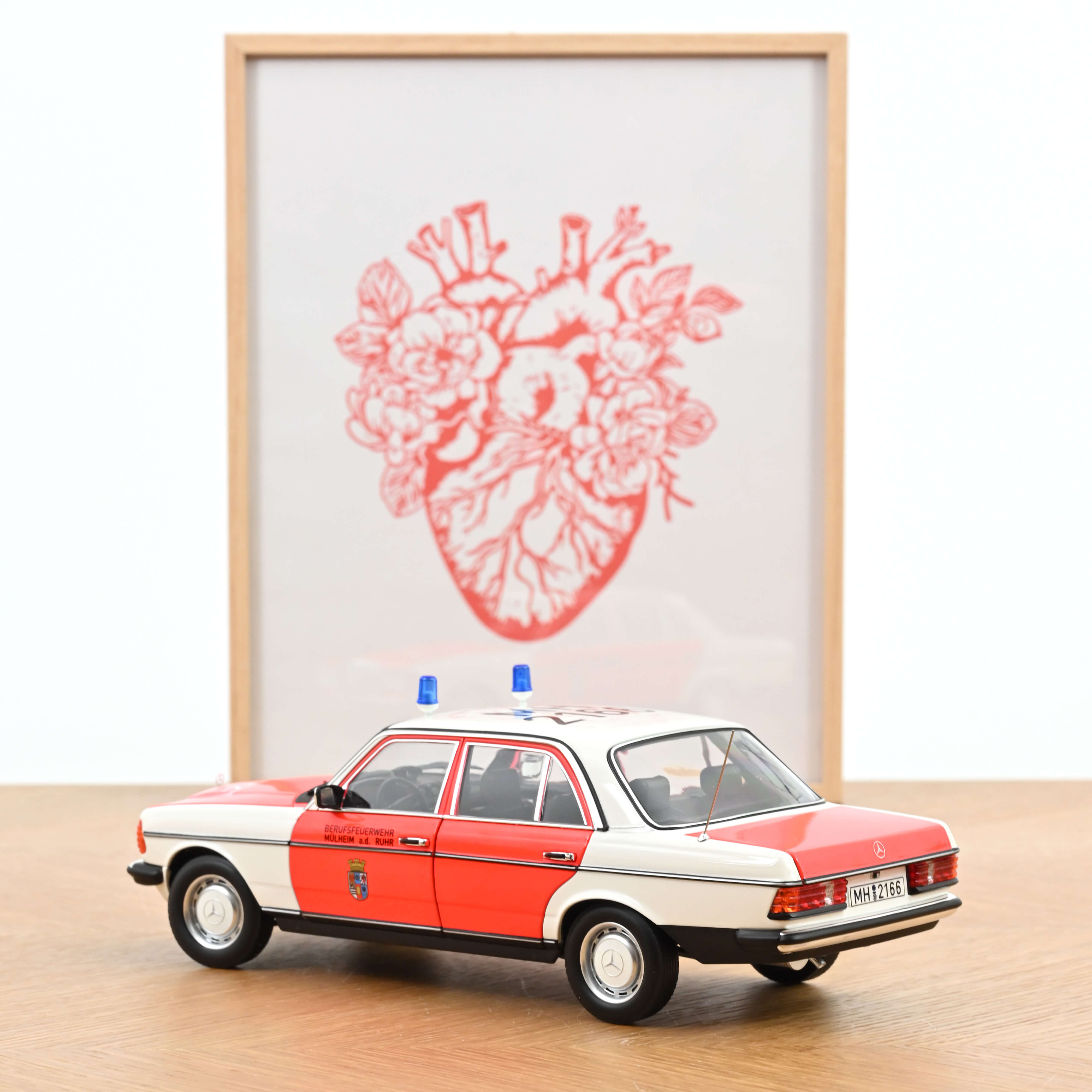 norev-mercedes-benz-200-ambulanza-soccorso-1984-1-18-m-hlheim image 3
