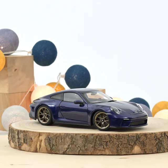 norev-porsche-911-gt3-pack-touring-2021-modellino-auto-1-18-blu-metallizzato image 1
