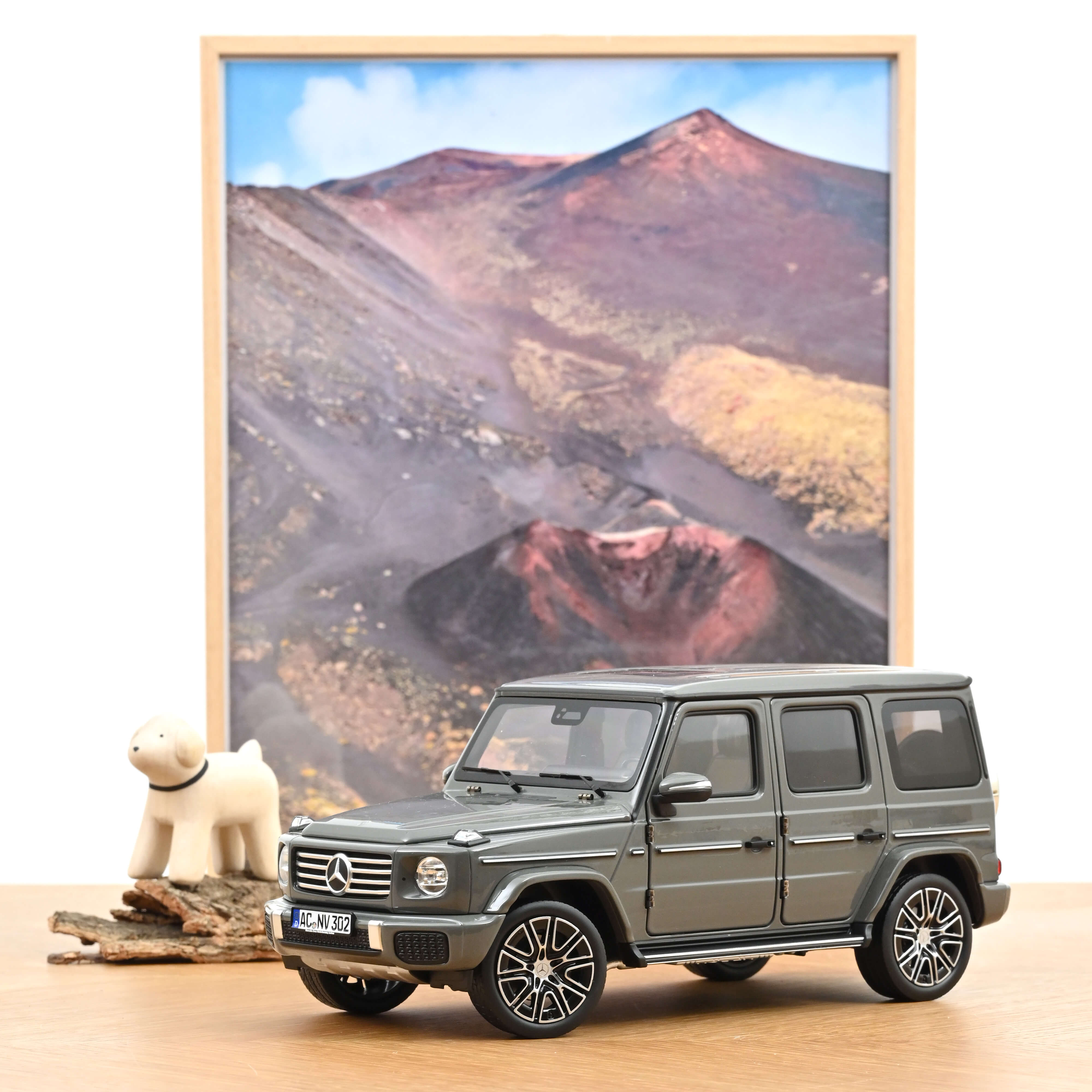 norev-mercedes-benz-classe-g-2024-grigio-classic-modellino-1-18 image 1