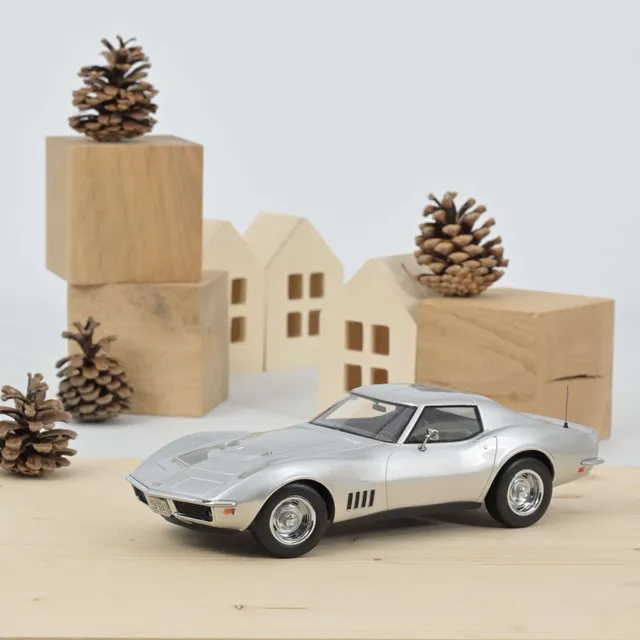 norev-chevrolet-corvette-coupe-1969-modellino-auto-1-18-silver image 1