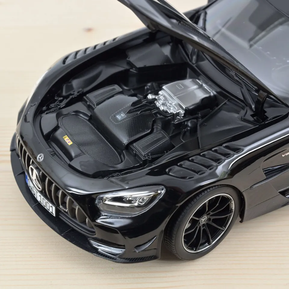 norev-mercedes-amg-gt-black-series-2021-black-modellino-auto-1-18 image 1