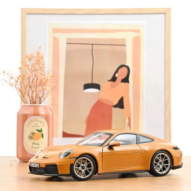 norev-porsche-911-gt3-pack-touring-2025-jaune-bahama-1-18-300-pcs image 1