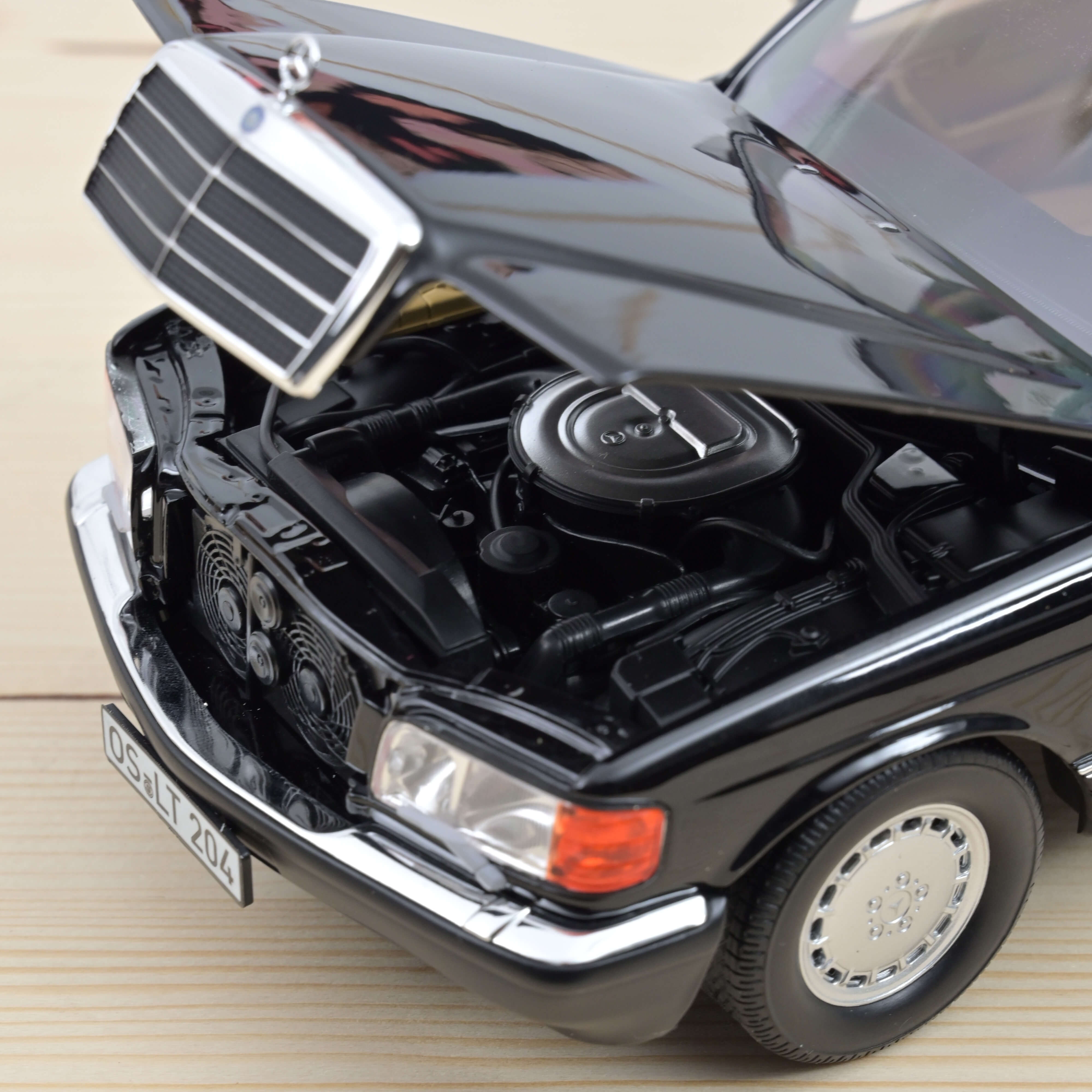 norev-mercedes-benz-560-sel-1989-nero-metallizzato-modellino-auto-1-18 image 3