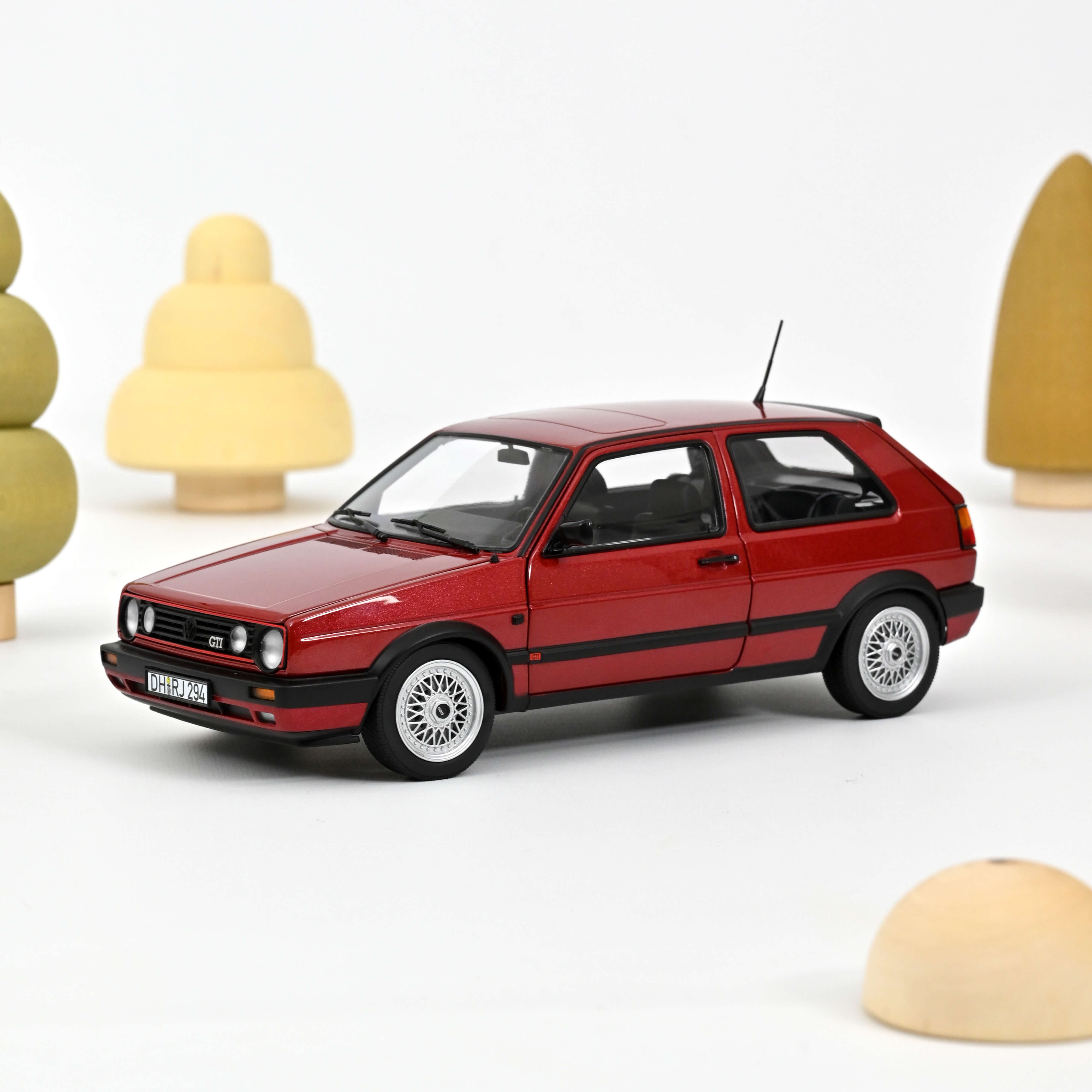 norev-vw-golf-gti-1990-rosso-metallizzato-1-18-modellino-grande-da-collezione image 1