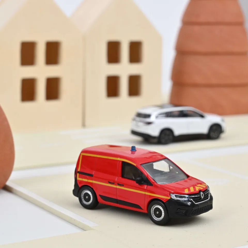 norev-renault-kangoo-van-2023-pompiers-modellino-1-64-con-girofaro image 1