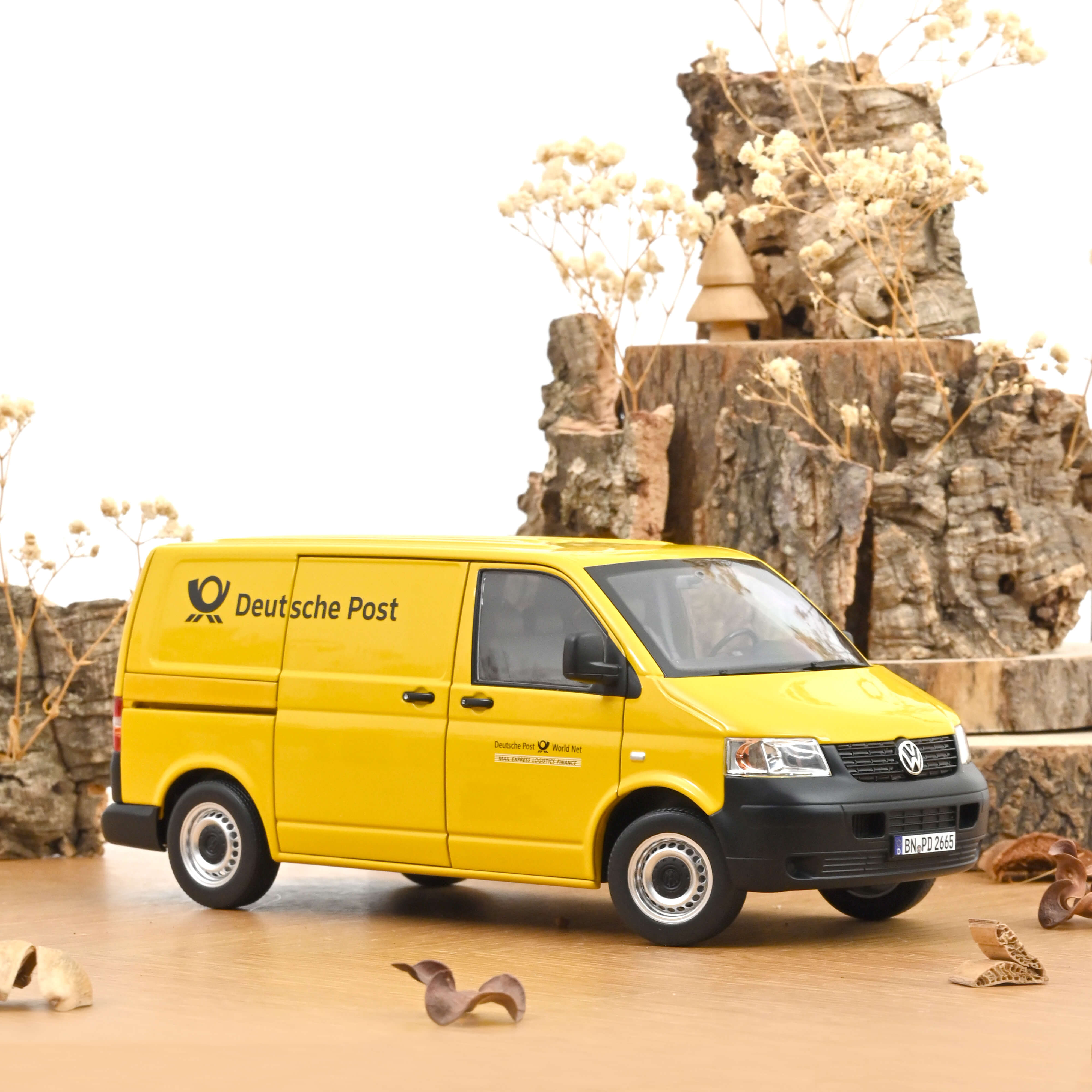 norev-vw-transporter-t5-2003-poste-tedesche-giallo-1-18 image 1