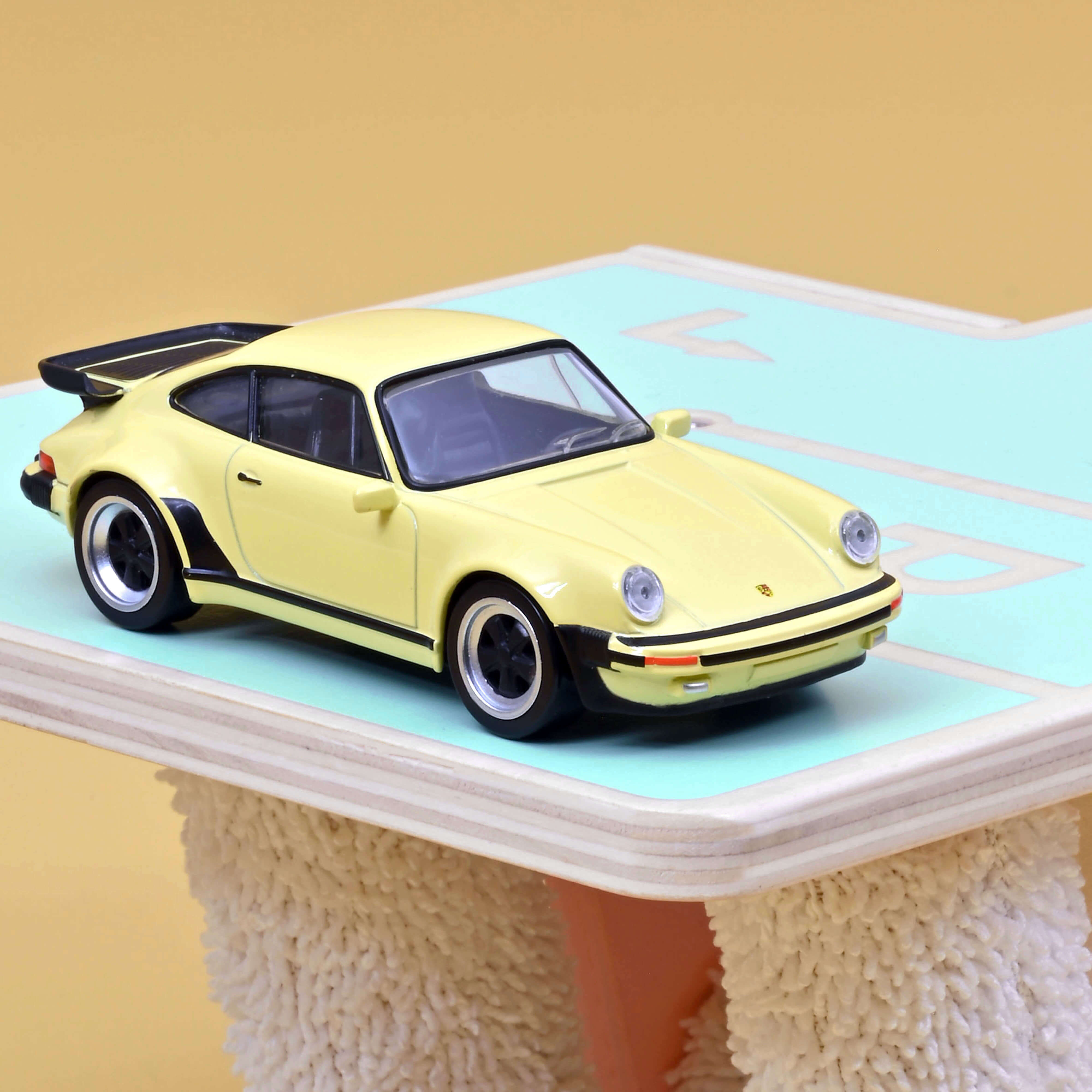 norev-stazione-di-servizio-palm-springs-in-legno-porsche-911-turbo-gialla-jet-ca image 8