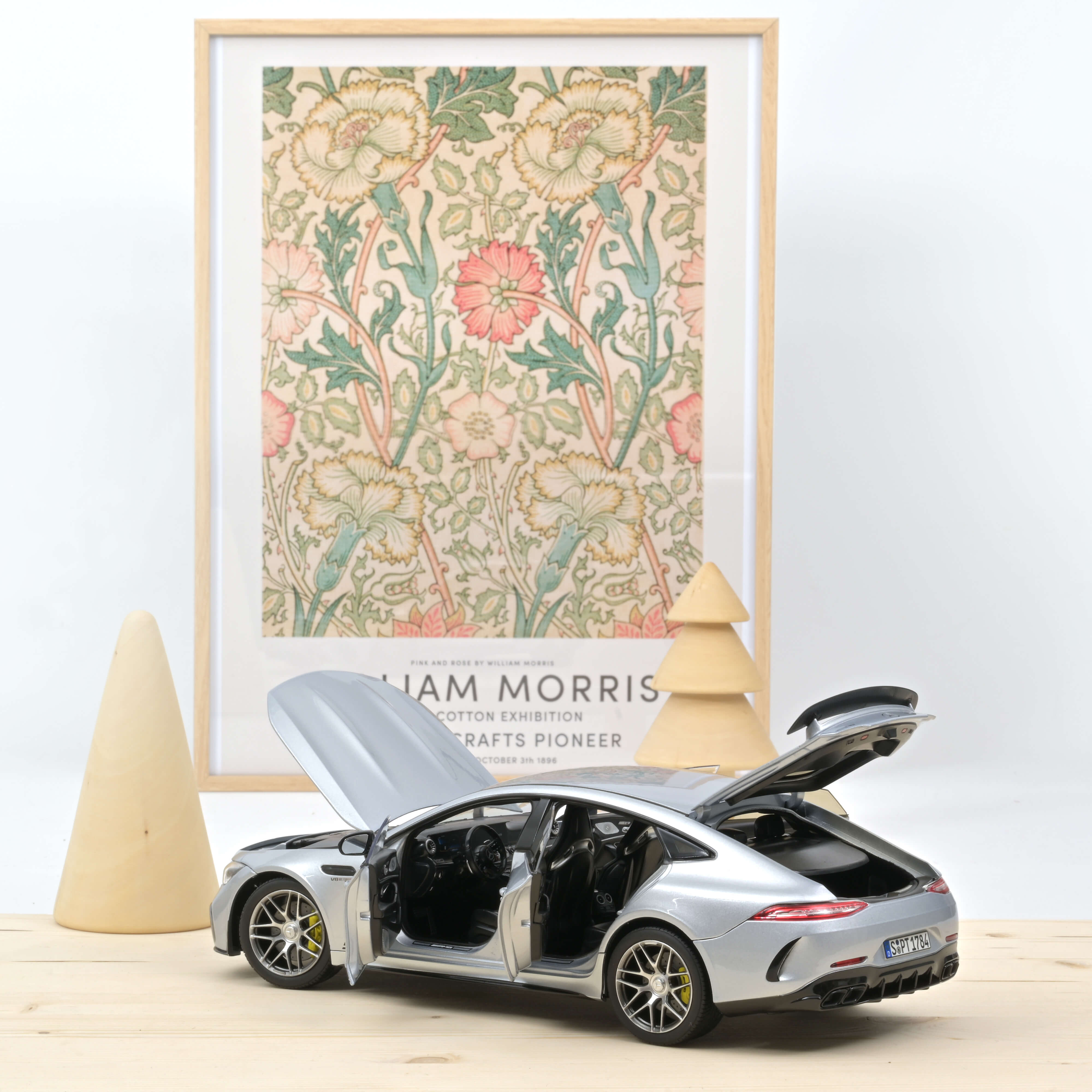 norev-mercedes-amg-gt-63-4matic-2021-argent-modellino-1-18 image 2