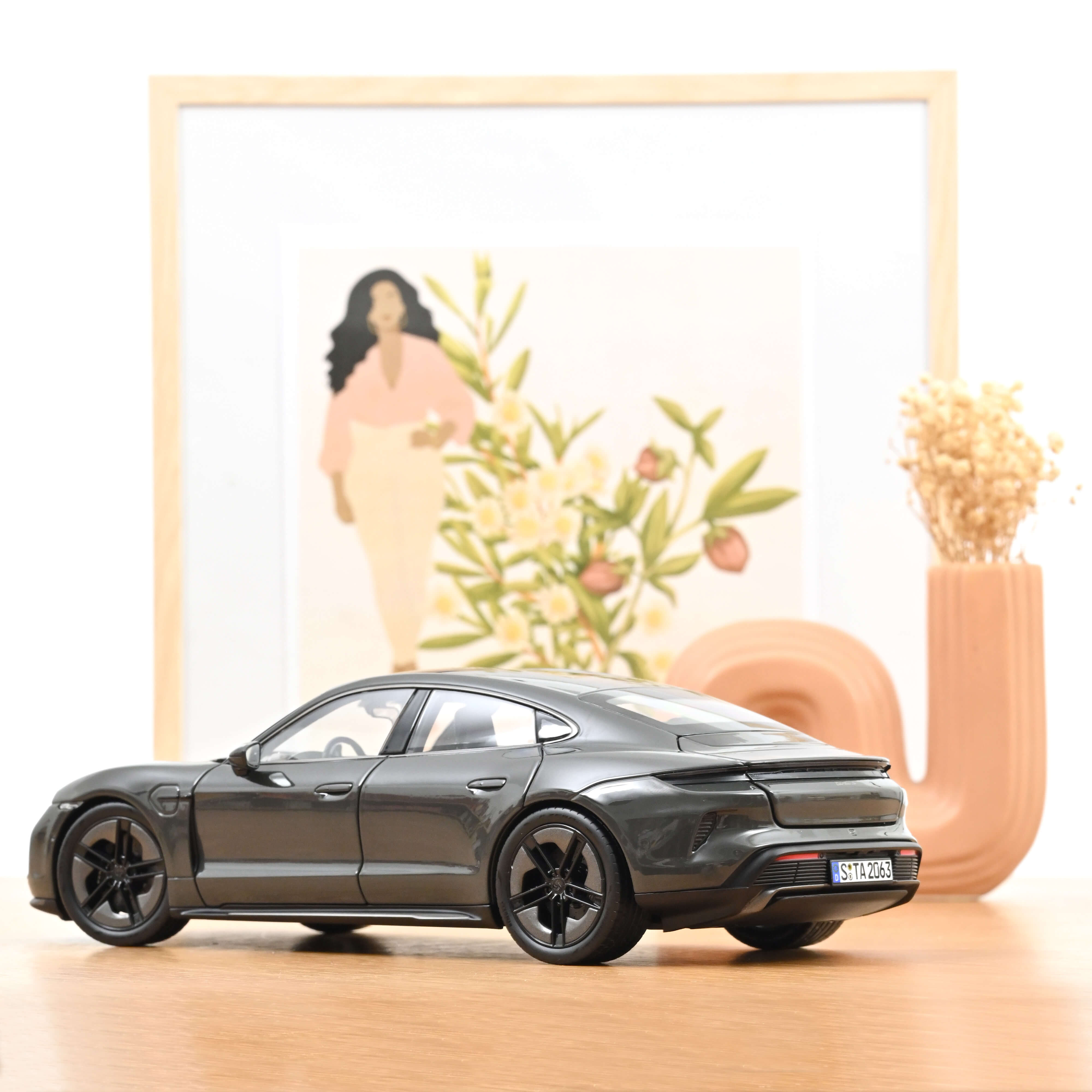 norev-porsche-taycan-turbo-s-2024-gris-ardoise-neo-modellino-auto-1-18 image 3