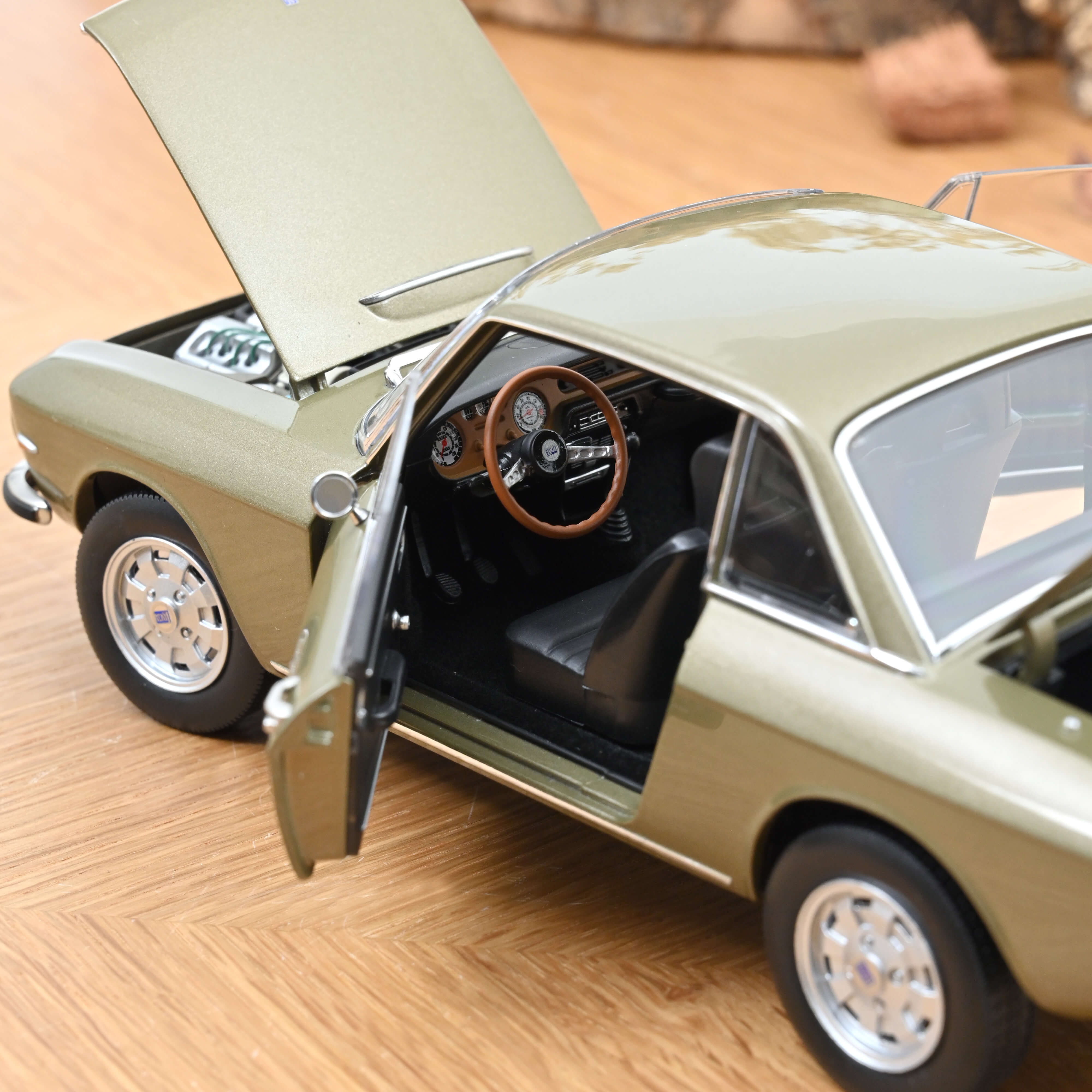 norev-lancia-fulvia-1971-modellino-auto-1-18-bronzo-longchamps image 4