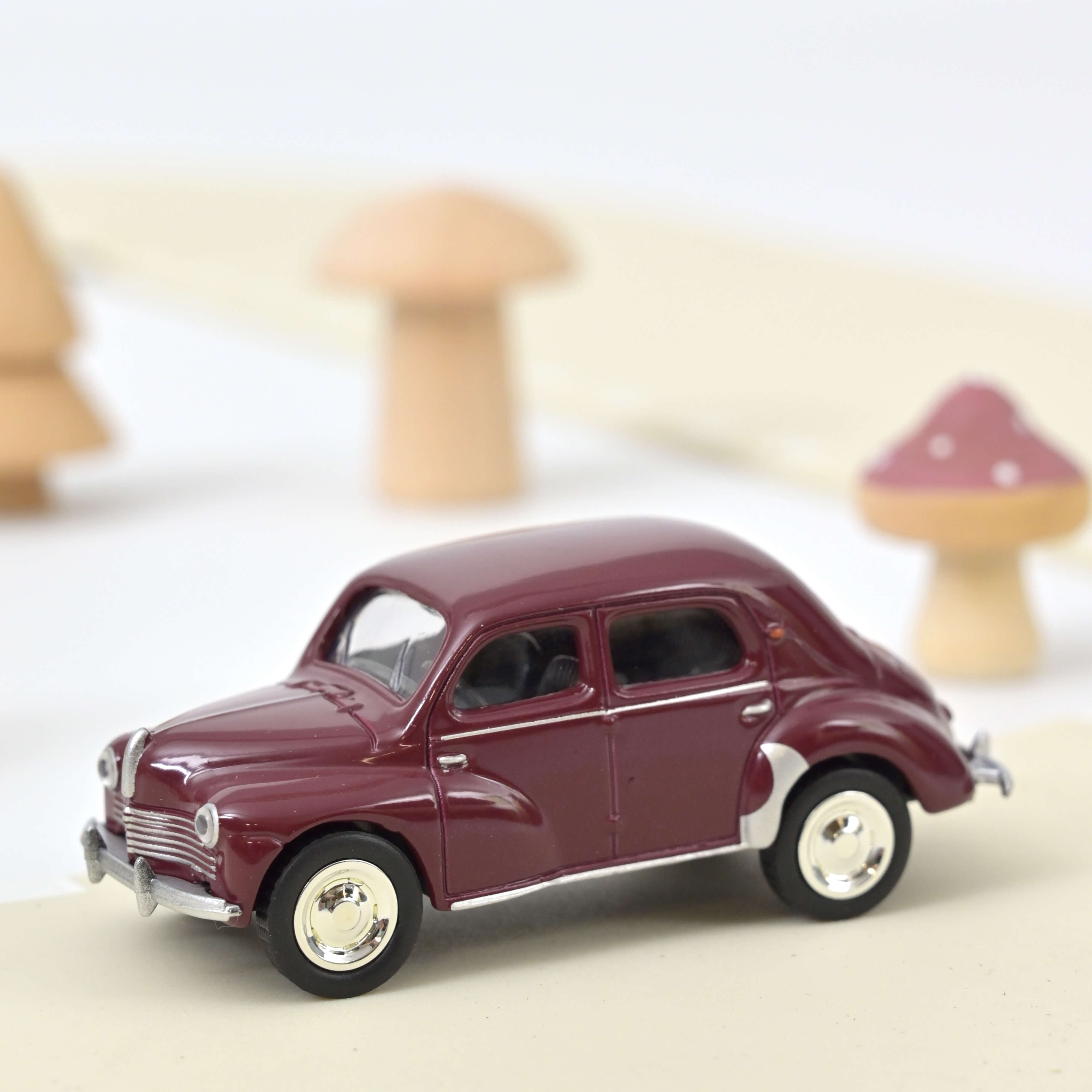 norev-renault-4cv-1950-marrone-1-54-modellino-minijet image 1