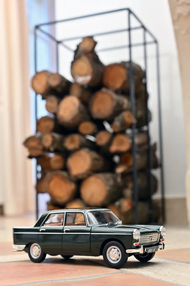 norev-peugeot-404-1965-verde-antique-1-18 image 1