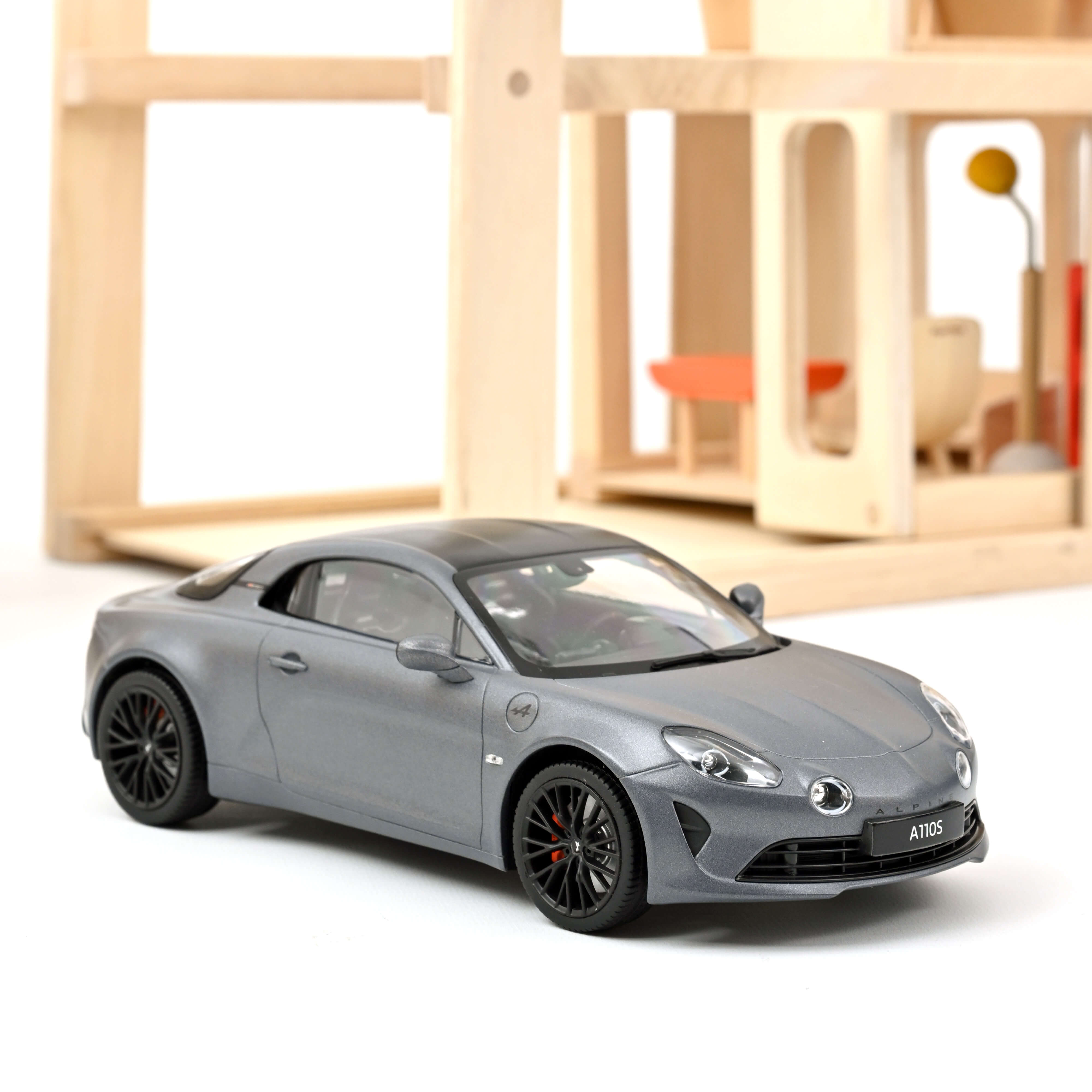 norev-alpine-a110s-2019-1-18-die-cast-grigio-opaco-con-tetto-in-carbonio image 1