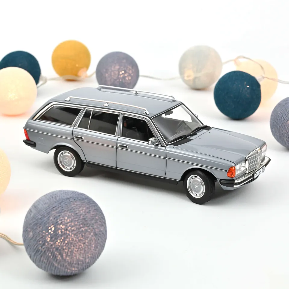 norev-mercedes-benz-200-t-1982-blu-argento-metallizzato-1-18-modellino-300-pcs image 1