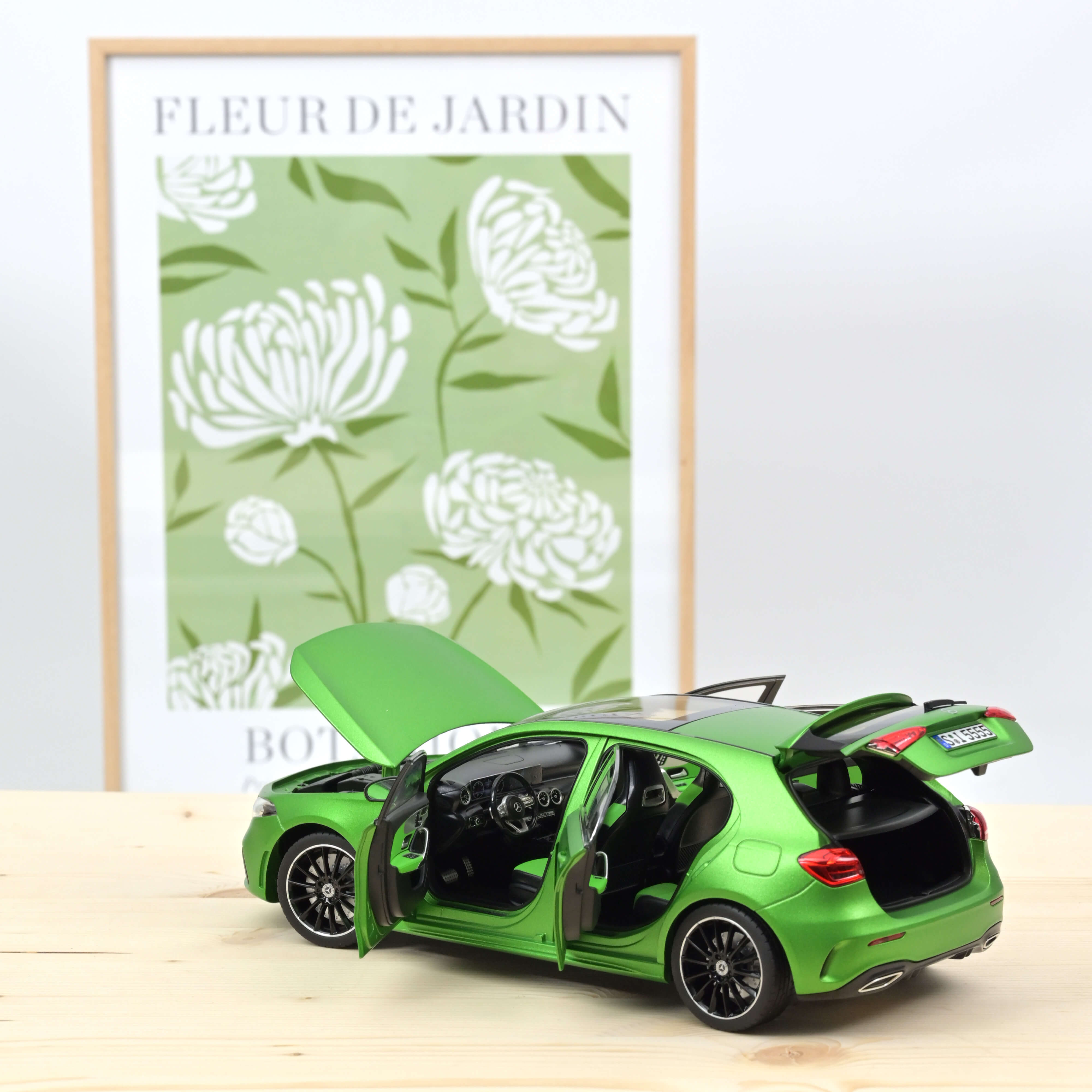 norev-mercedes-benz-classe-a-amg-line-2018-verde-metallizzato-1-18-200-pz image 2