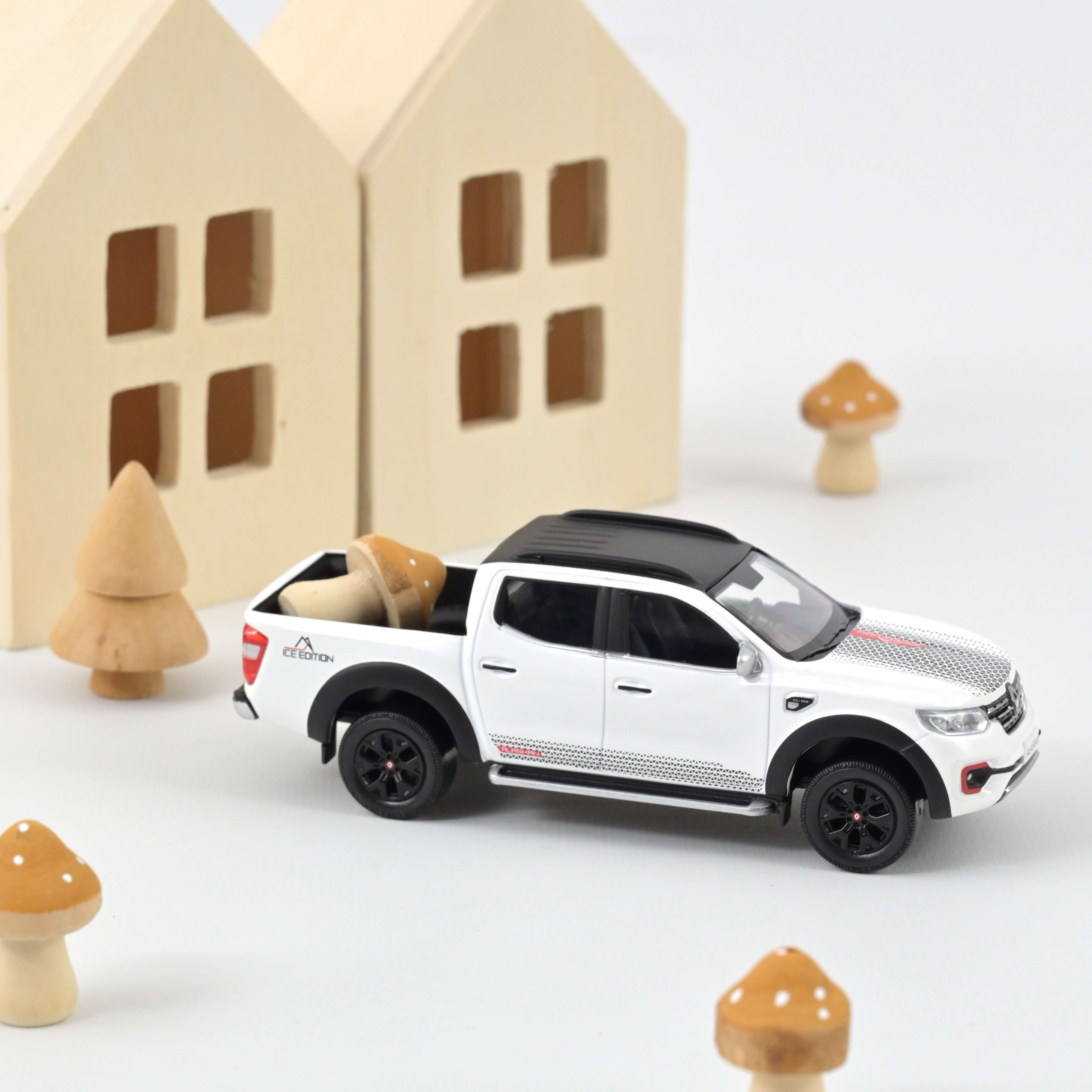 norev-renault-alaskan-2019-ice-edition-1-43 image 1