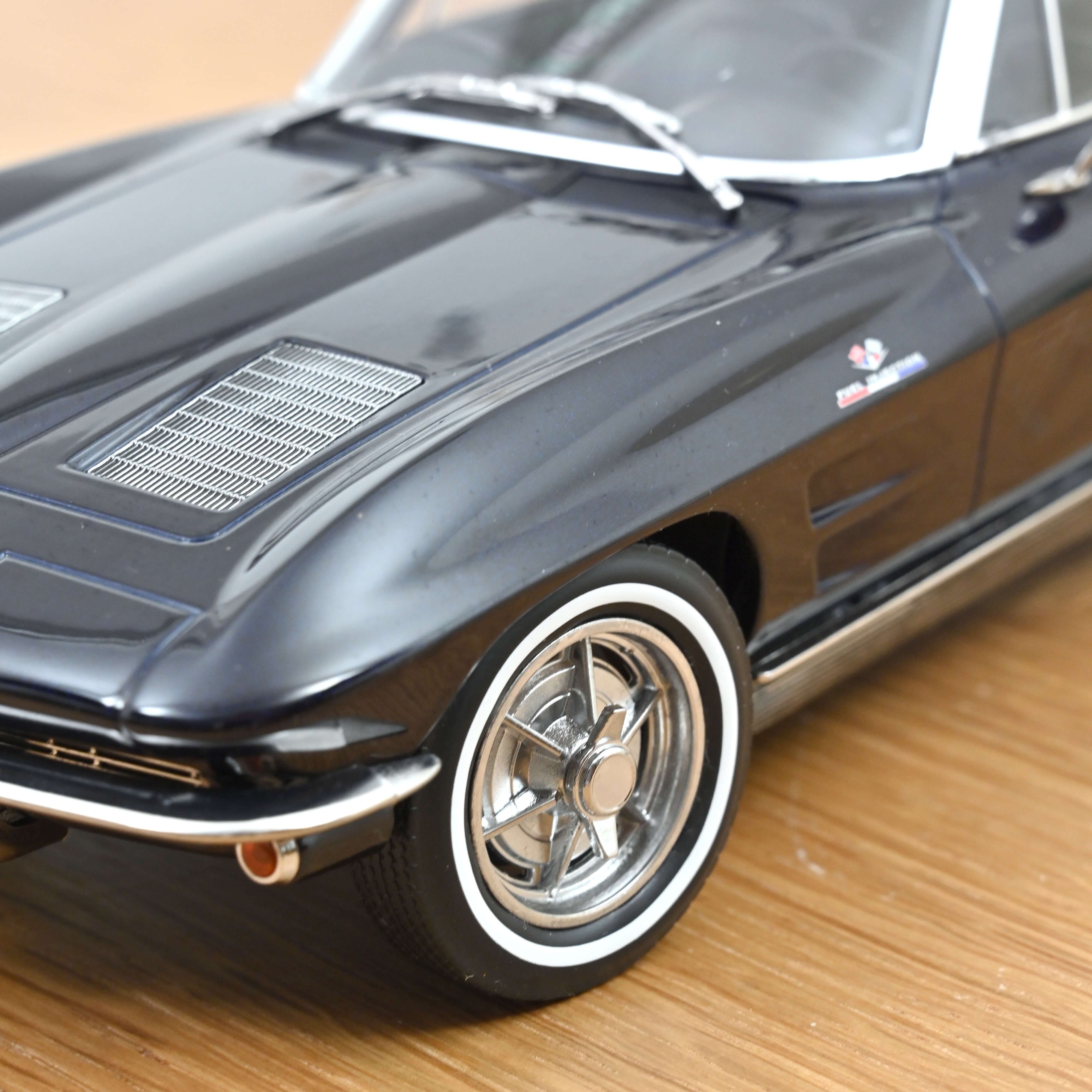 norev-chevrolet-corvette-sting-ray-1963-1-18-blu-daytona-200-pz image 4