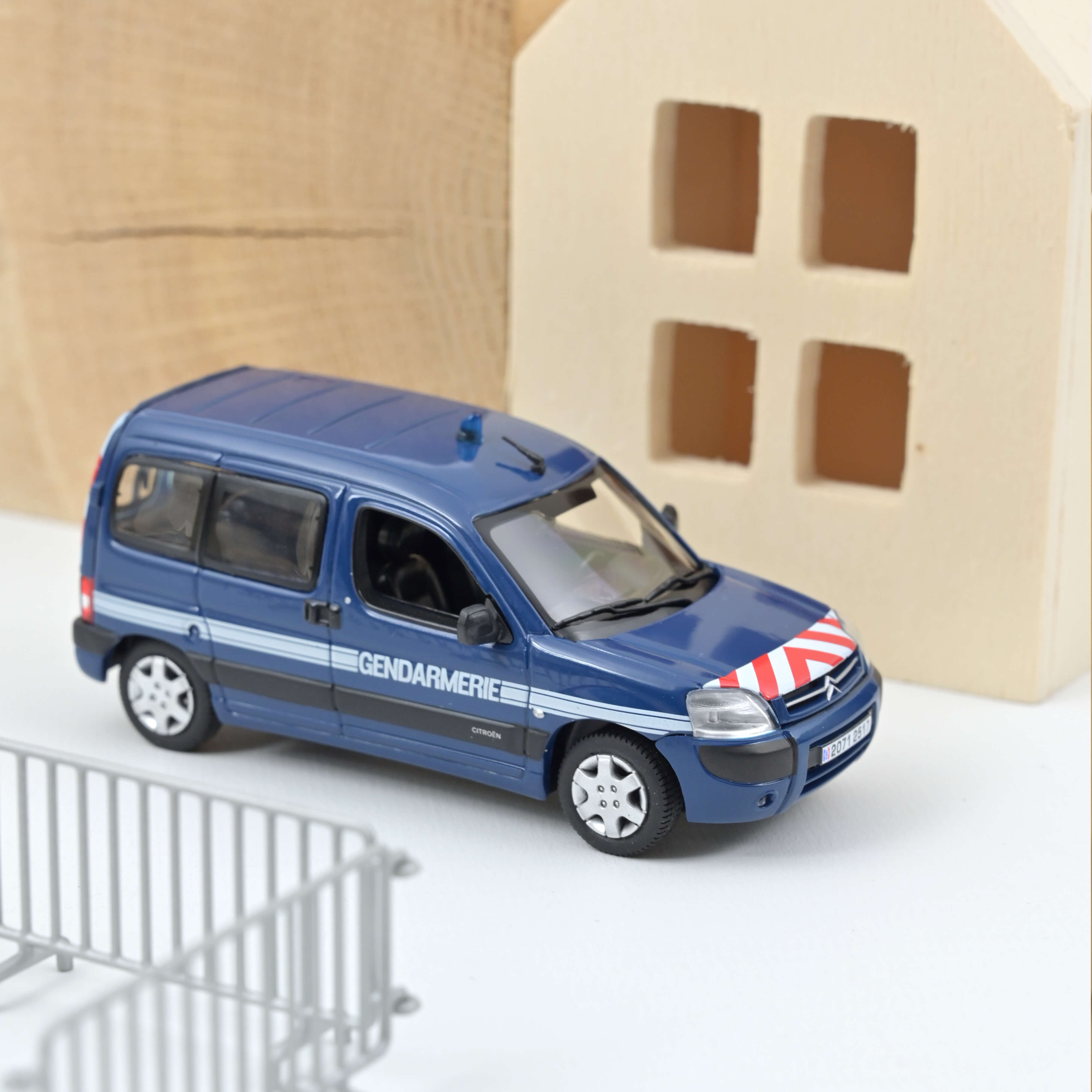 norev-citro-n-berlingo-2007-gendarmerie-1-43-modellino-auto-polizia-francese image 1