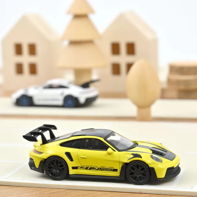 norev-porsche-911-gt3-rs-2022-gialla-con-strisce-nere-jet-car-1-43-modellino image 1