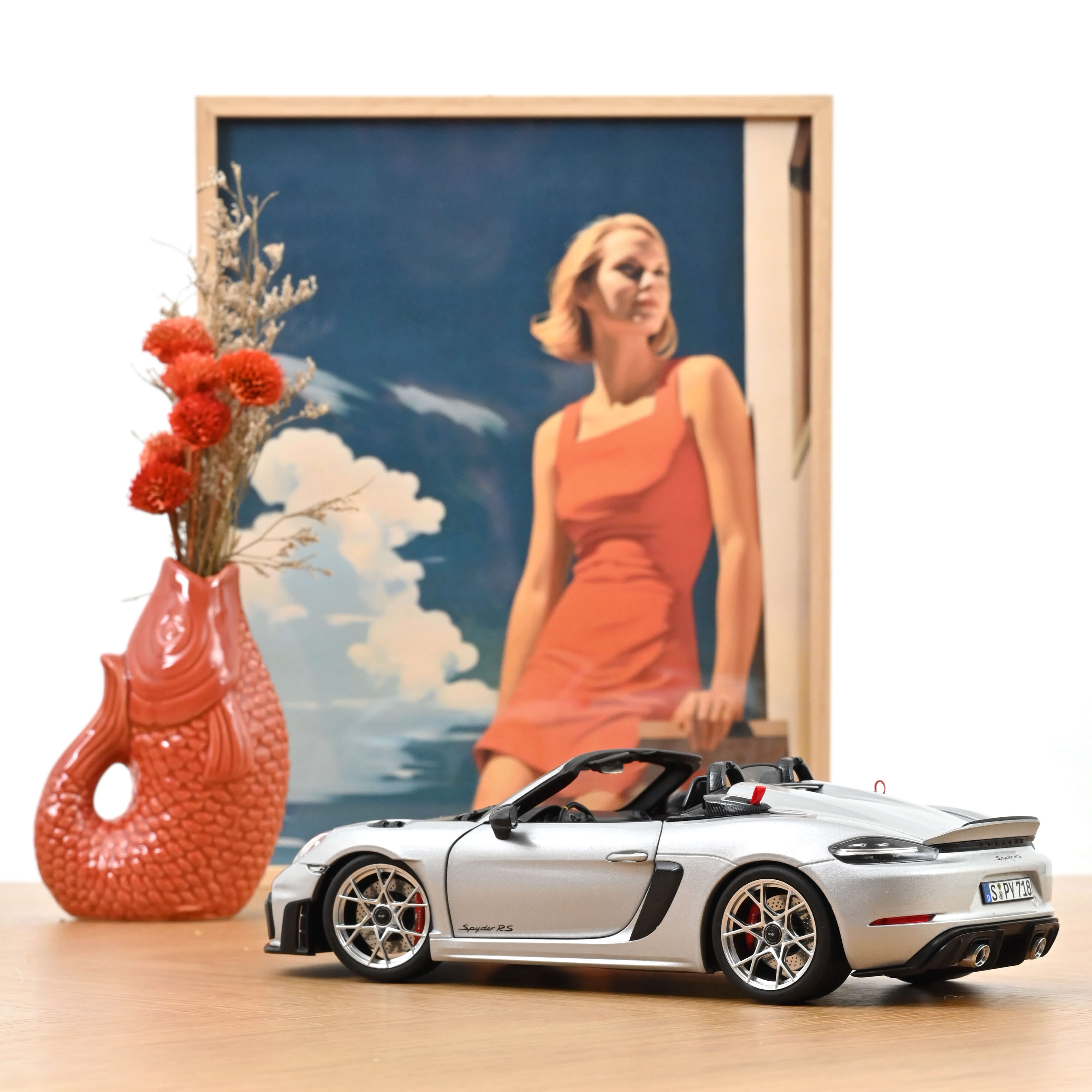 norev-porsche-718-spyder-rs-pack-weissach-2023-modellino-auto-1-18-argento-gt-me image 3