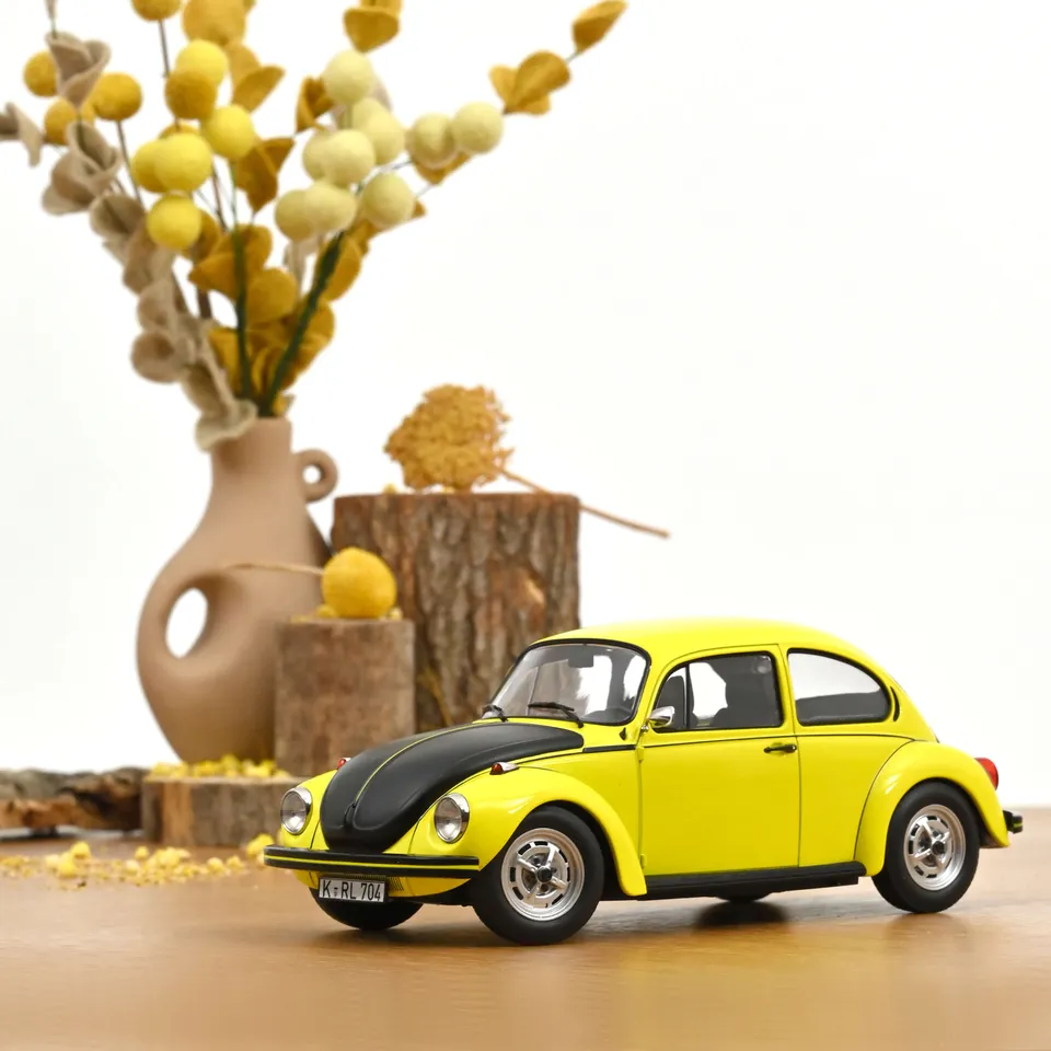 norev-vw-1303-maggiolino-super-beetle-1973-gialla-e-nera-modellino-1-18 image 1